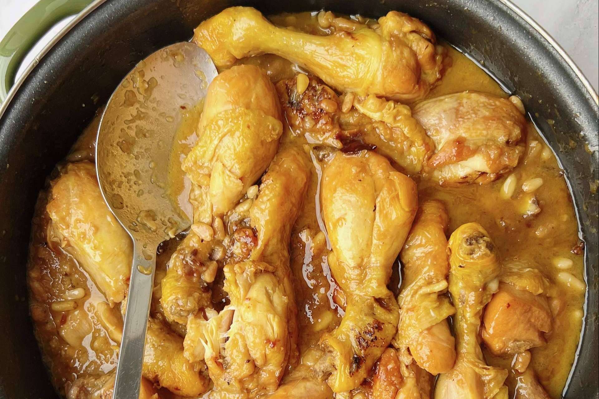 La cocina tradicional para un estilo de vida saludable de Vanessa Venturas, la receta de pollo con ciruelas