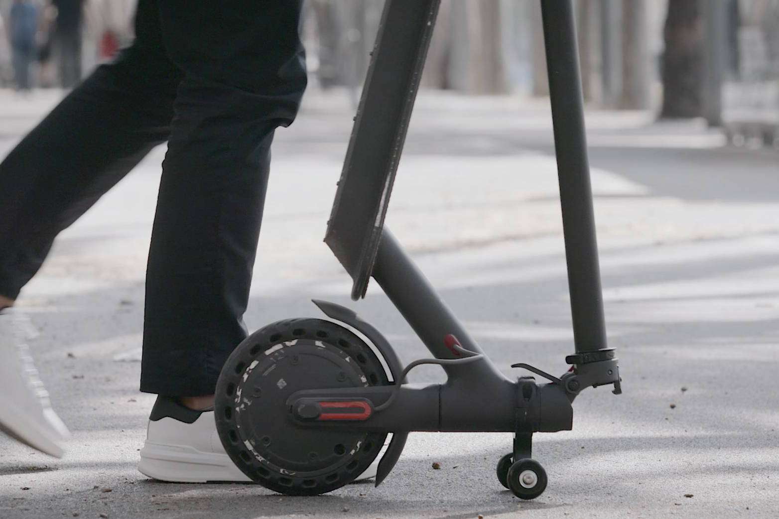 El soporte para guardar en vertical el patinete de Techmotion Electronics ya ha conseguido un 25 % de su objetivo de financiación en su primera semana de campaña de crowdfunding