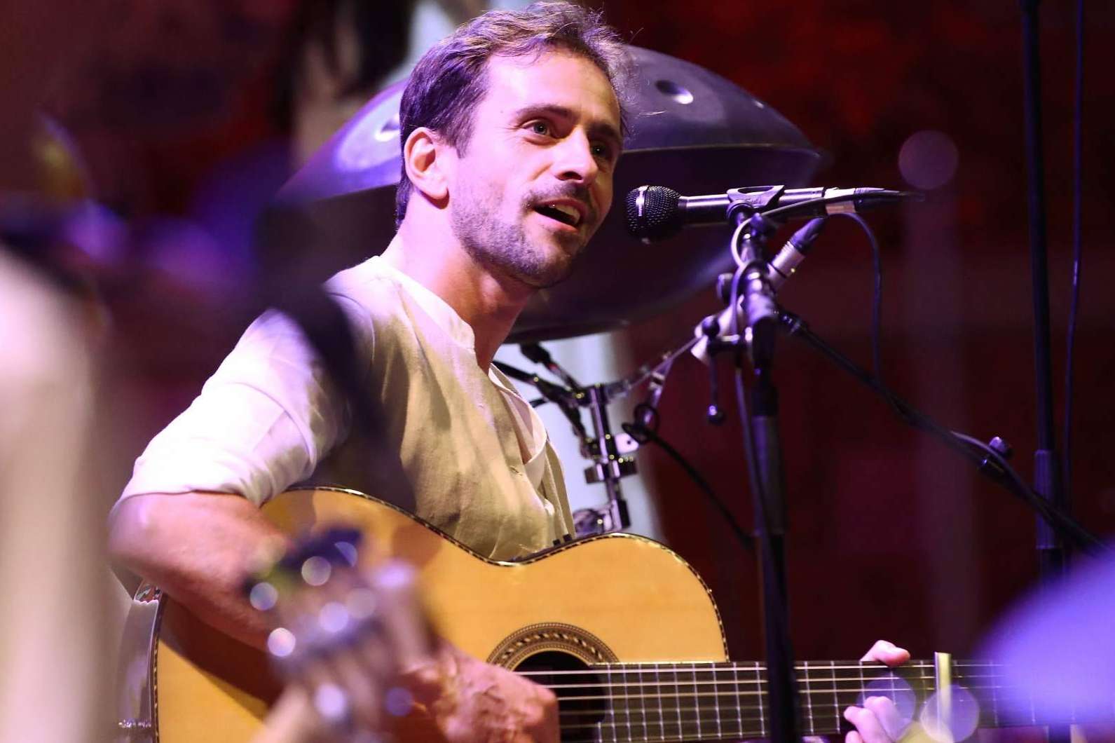 Utilizar el sonido como instrumento de sanación, el curso sonido, música y conciencia de Ravi Ram