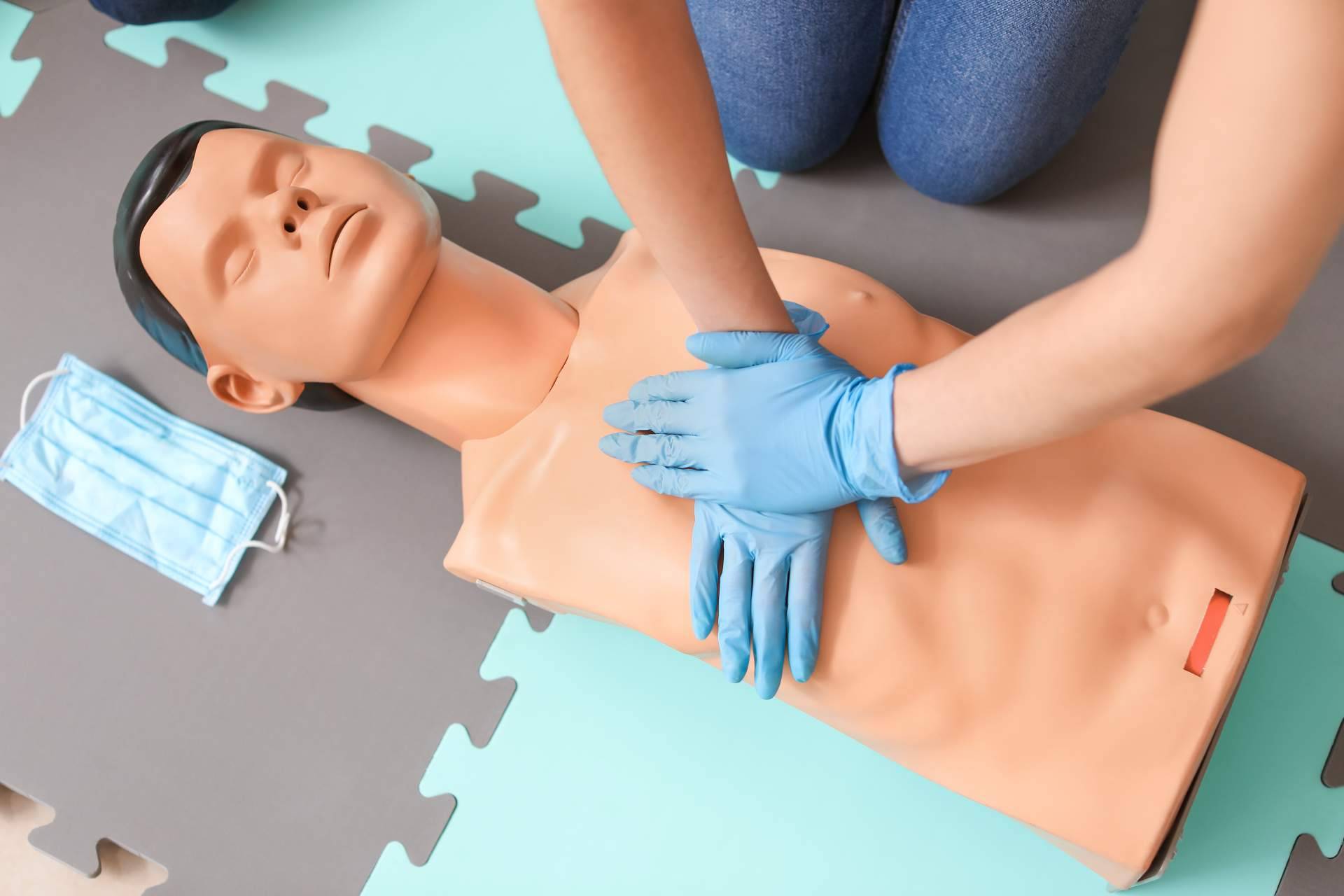 Taller de RCP Básico con Fátima Pérez Cardiología