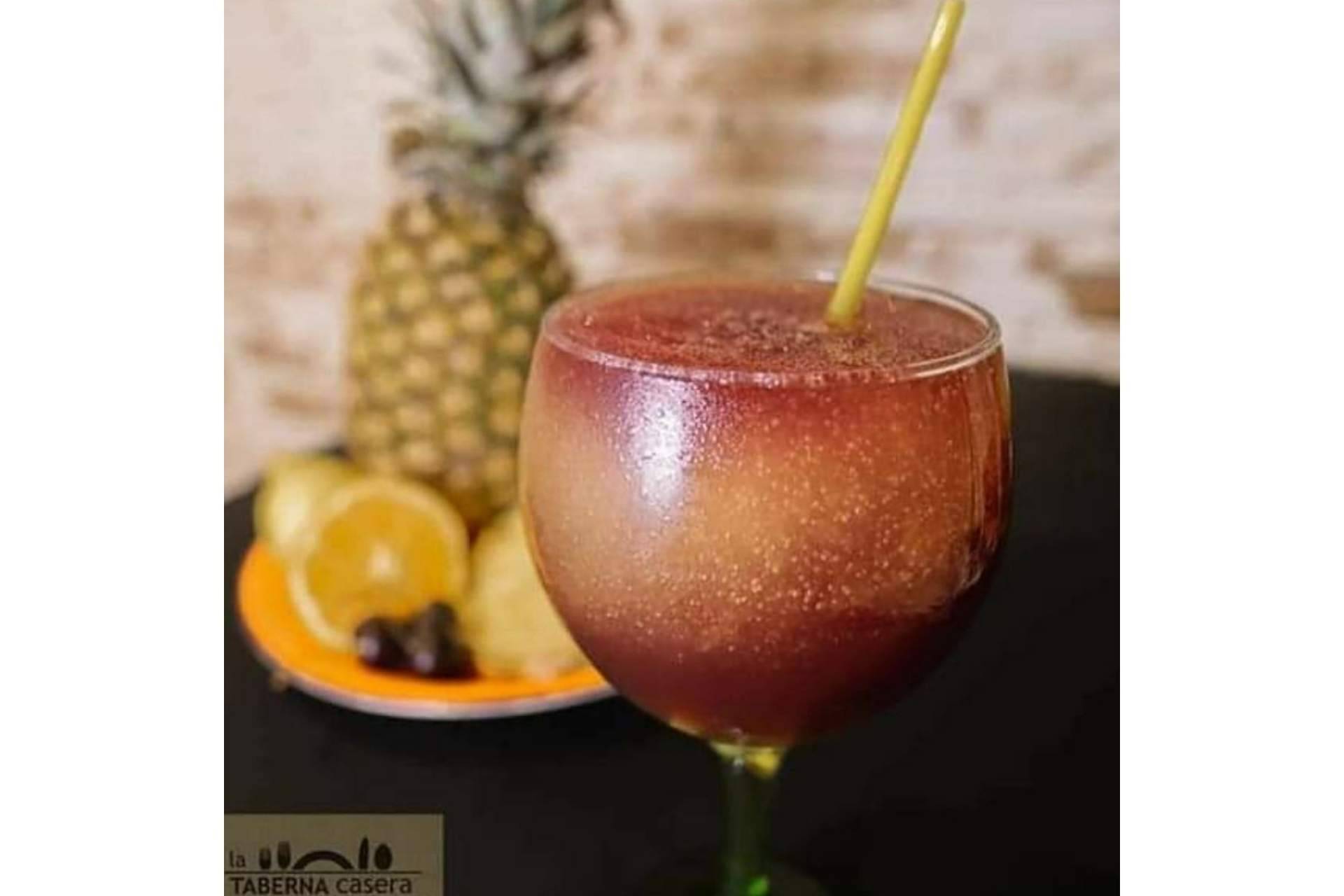 Sangría de cava elaborada de manera artesanal en La Taberna Casera