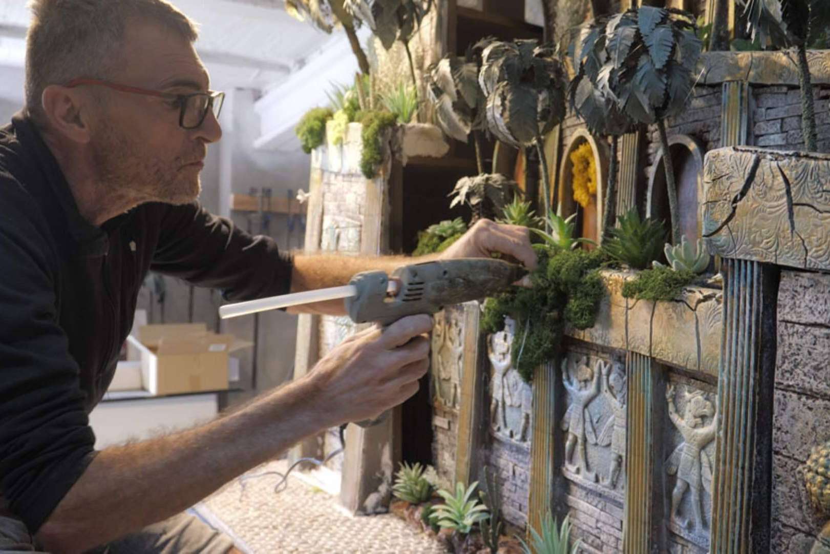 Vídeos del proceso de construcción de los dioramas de las 7 maravillas del mundo antiguo de Ramón Colomer en su canal de YouTube