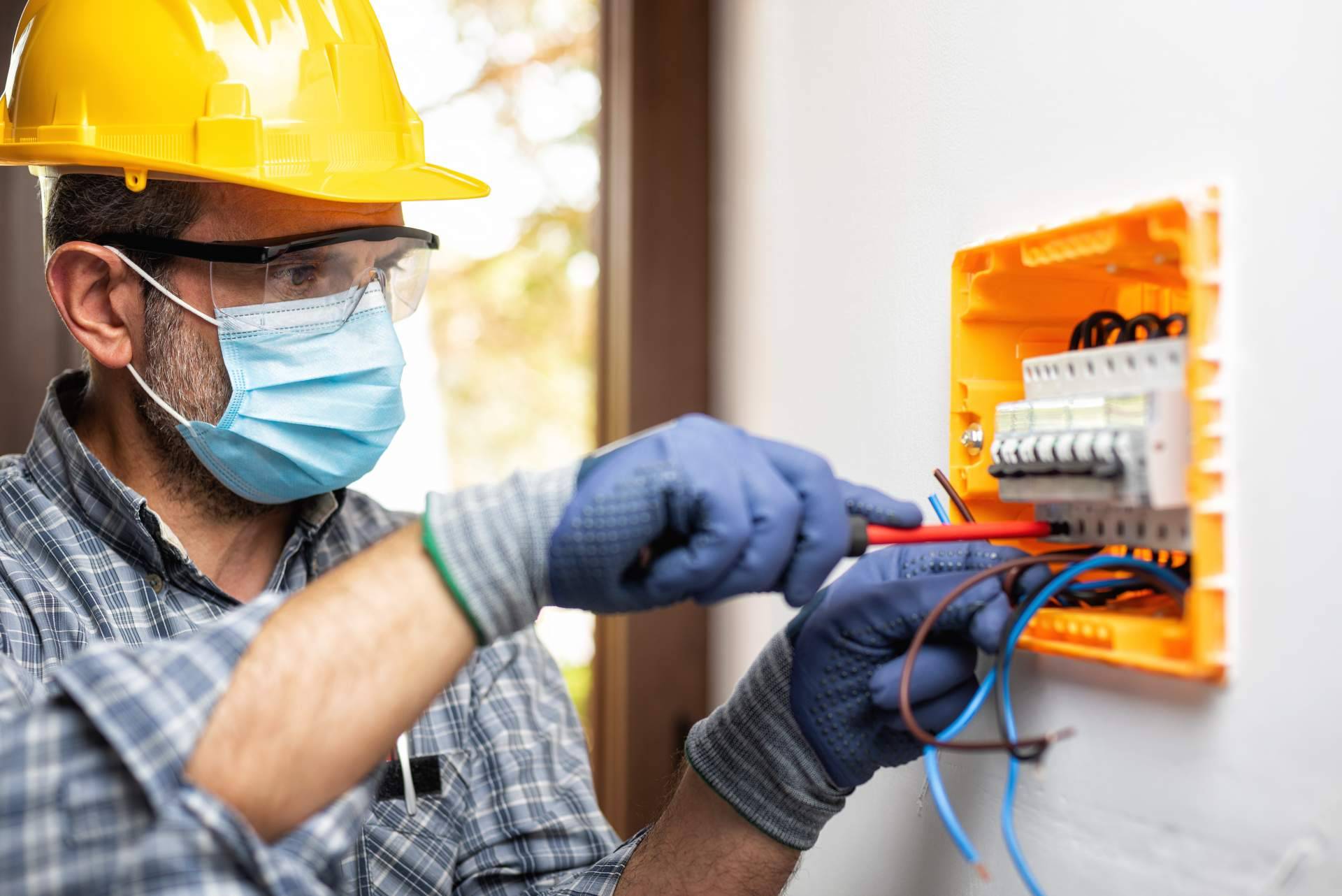 Savelec y sus servicios de electricistas profesionales para urgencias