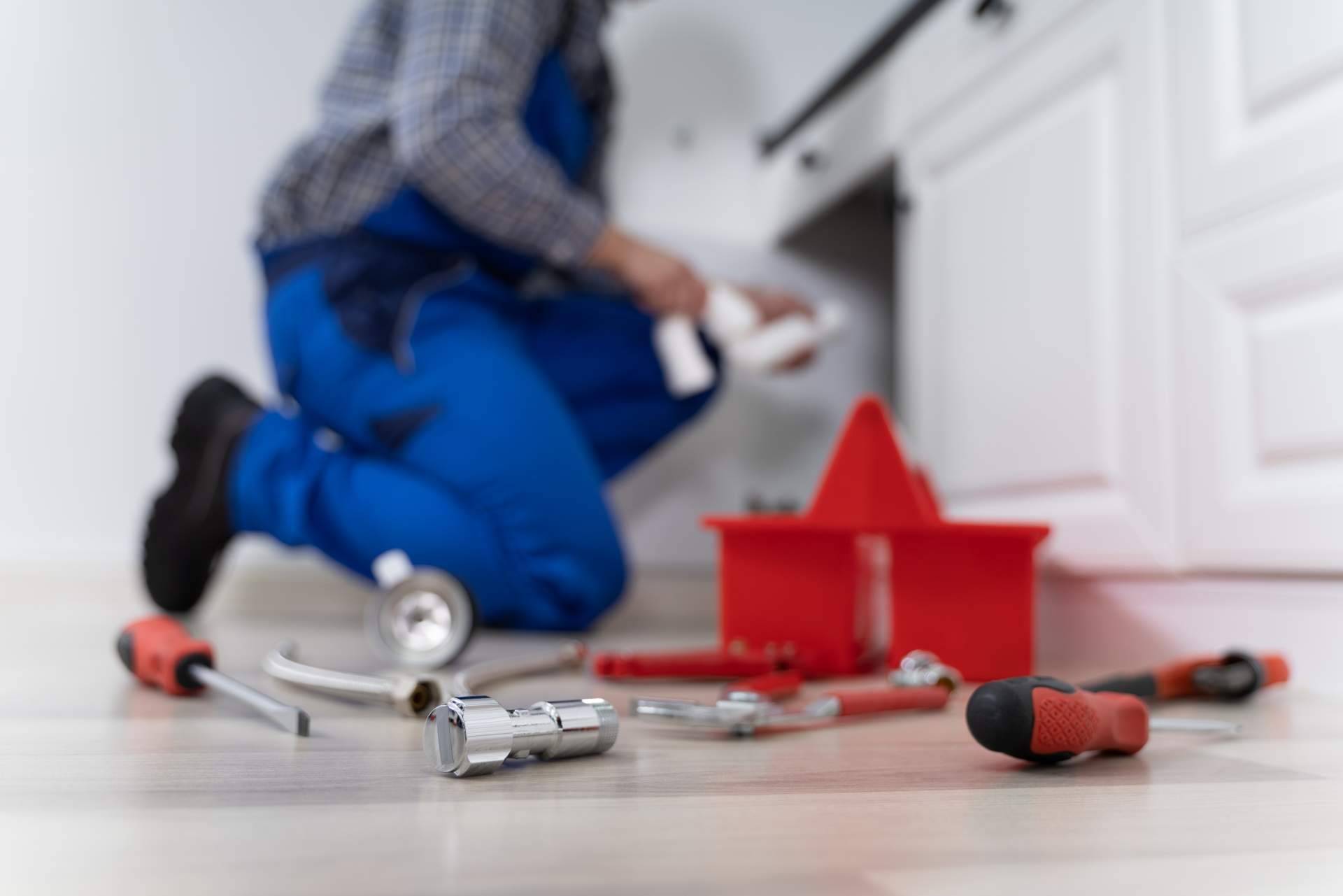 Los fontaneros profesionales de Repairs4You ofrecen sus servicios las 24 horas del día en Alicante