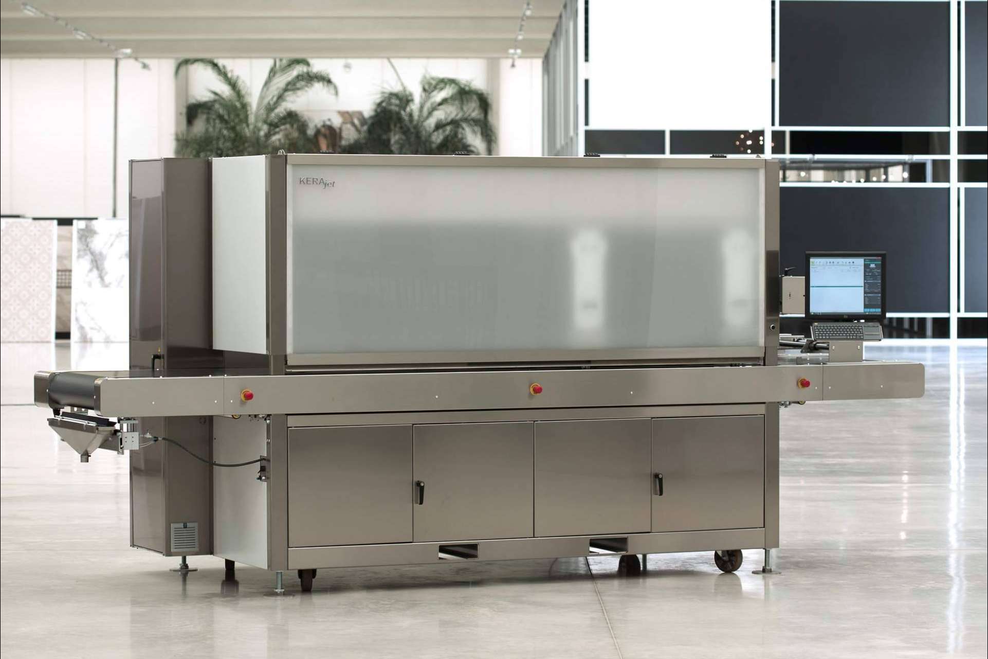 KERAjet ofrece maquinaria digital para decorar piezas de cerámica