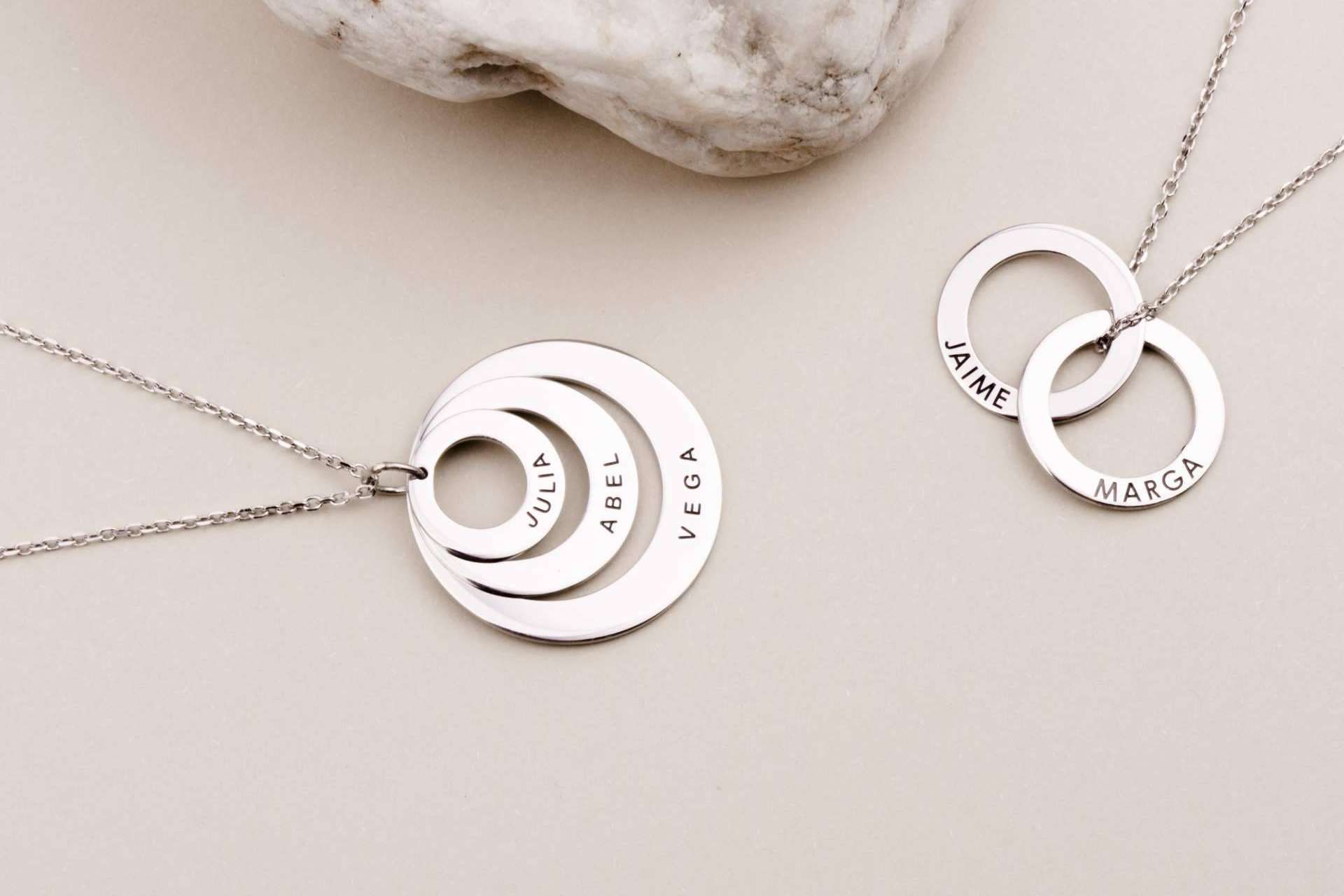 Obsequiar una joya personalizada con T-ADORO