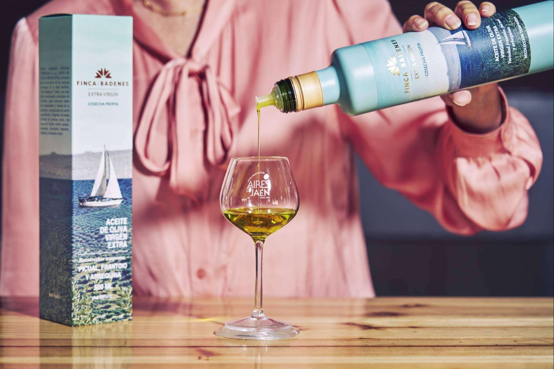 Comienza la nueva temporada de los aceites de oliva, con los AOVE tempranos de Aires de Jaén