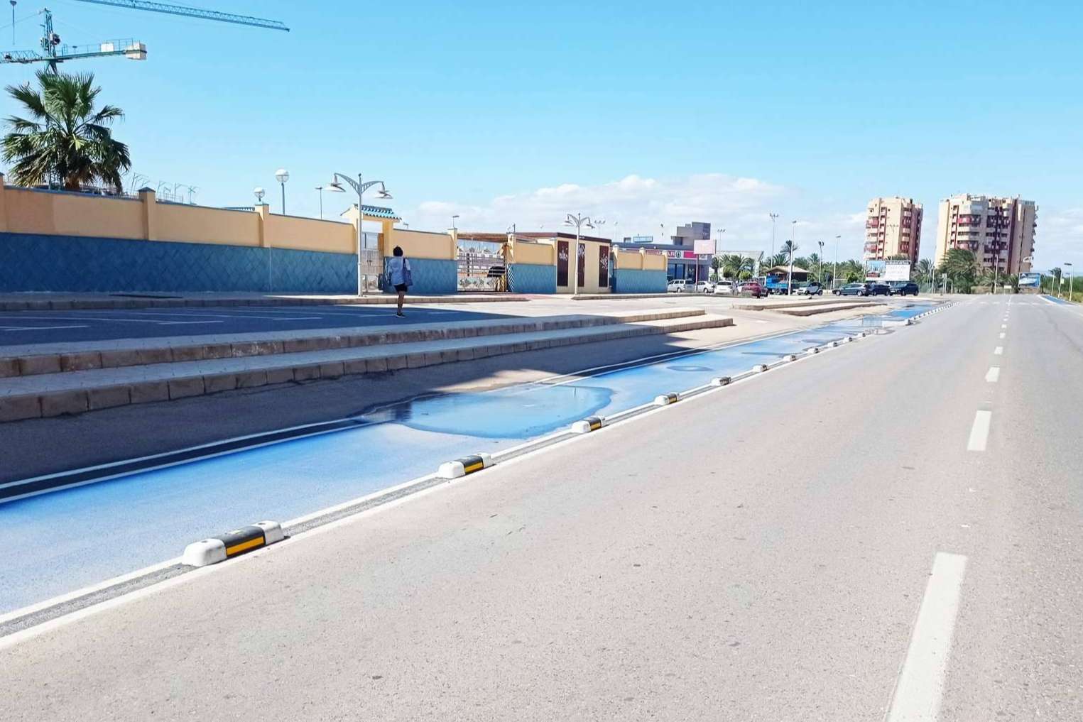 Suministro de carril bici fotoluminiscente para obra en Cartagena por la empresa Abadecom