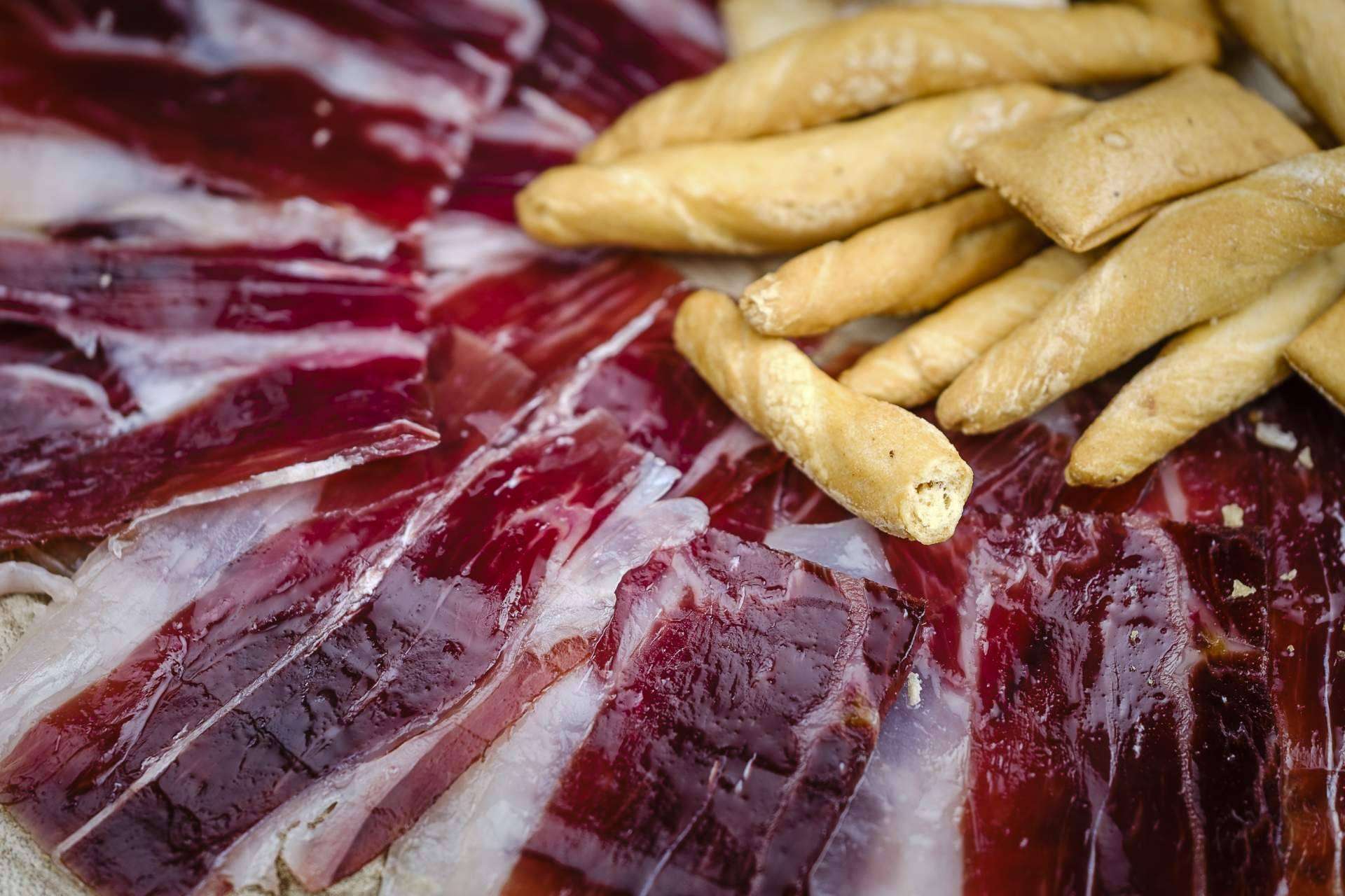 El jamón ibérico y paleta de bellota de la tienda Los Romeros de Alanís