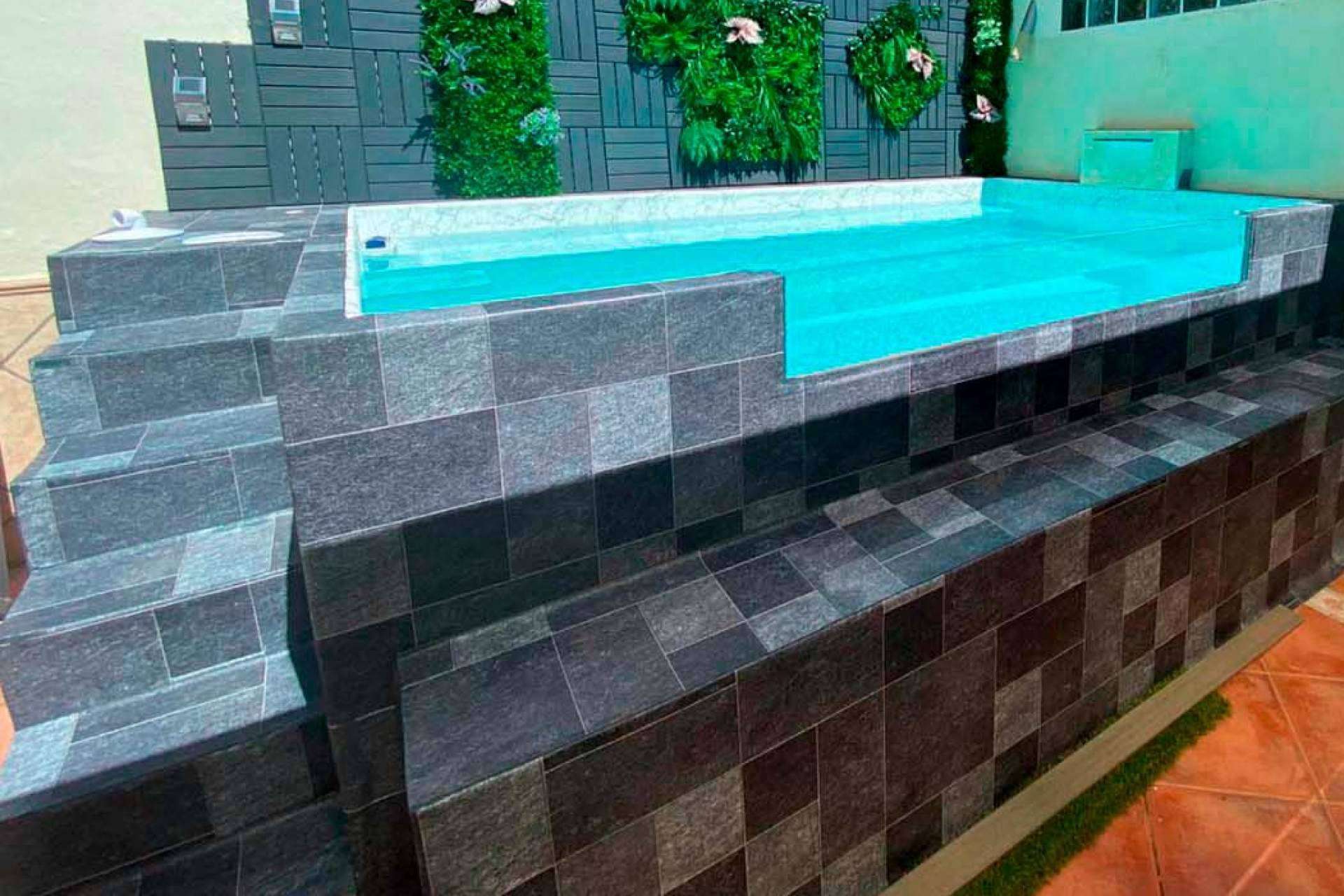 La presentación de modelos con descuento de Esencial Pool para el Black Friday