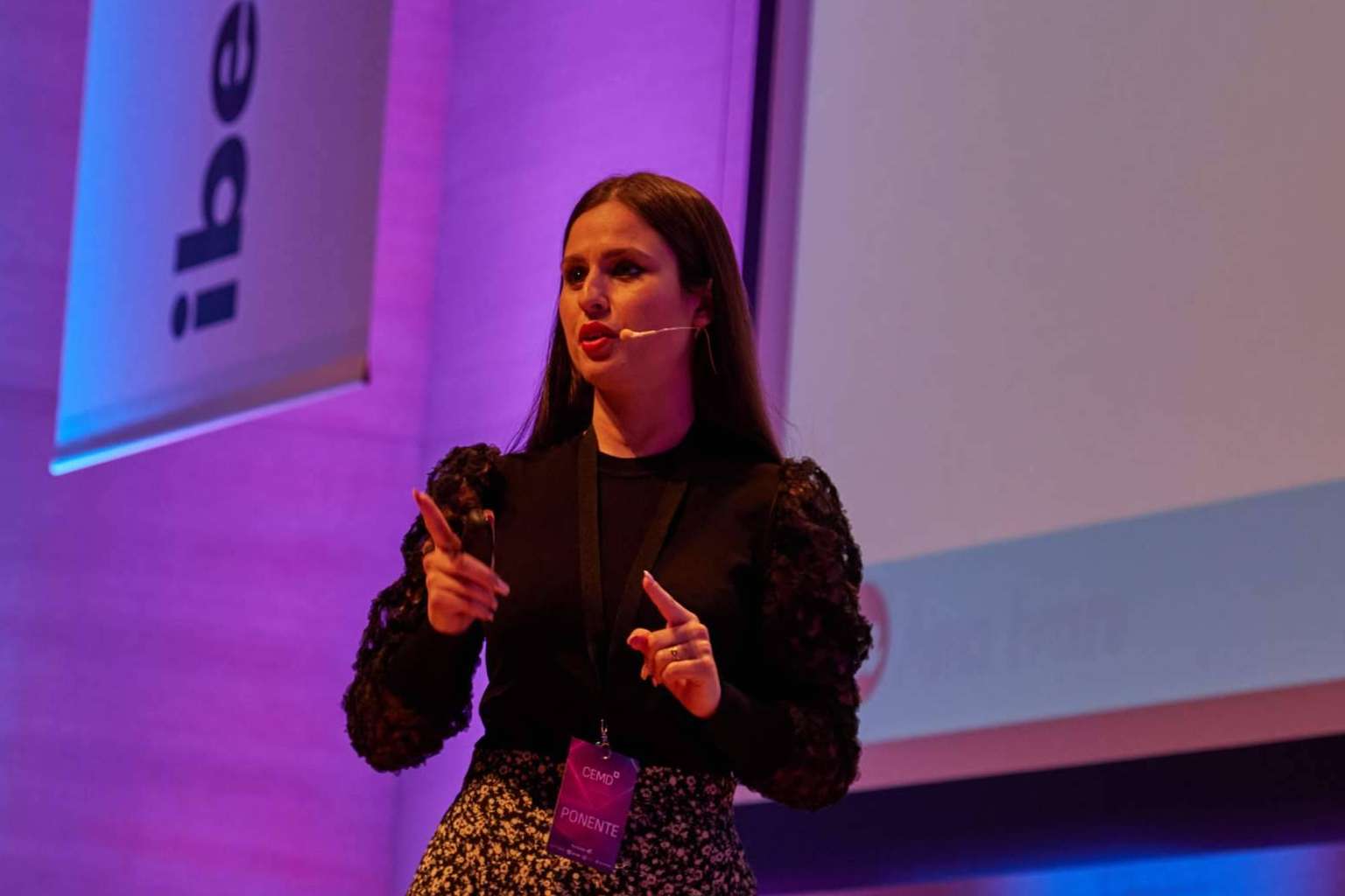 ¿Se puede vivir de internet? De emprendedor a empresario - Ana Ivars