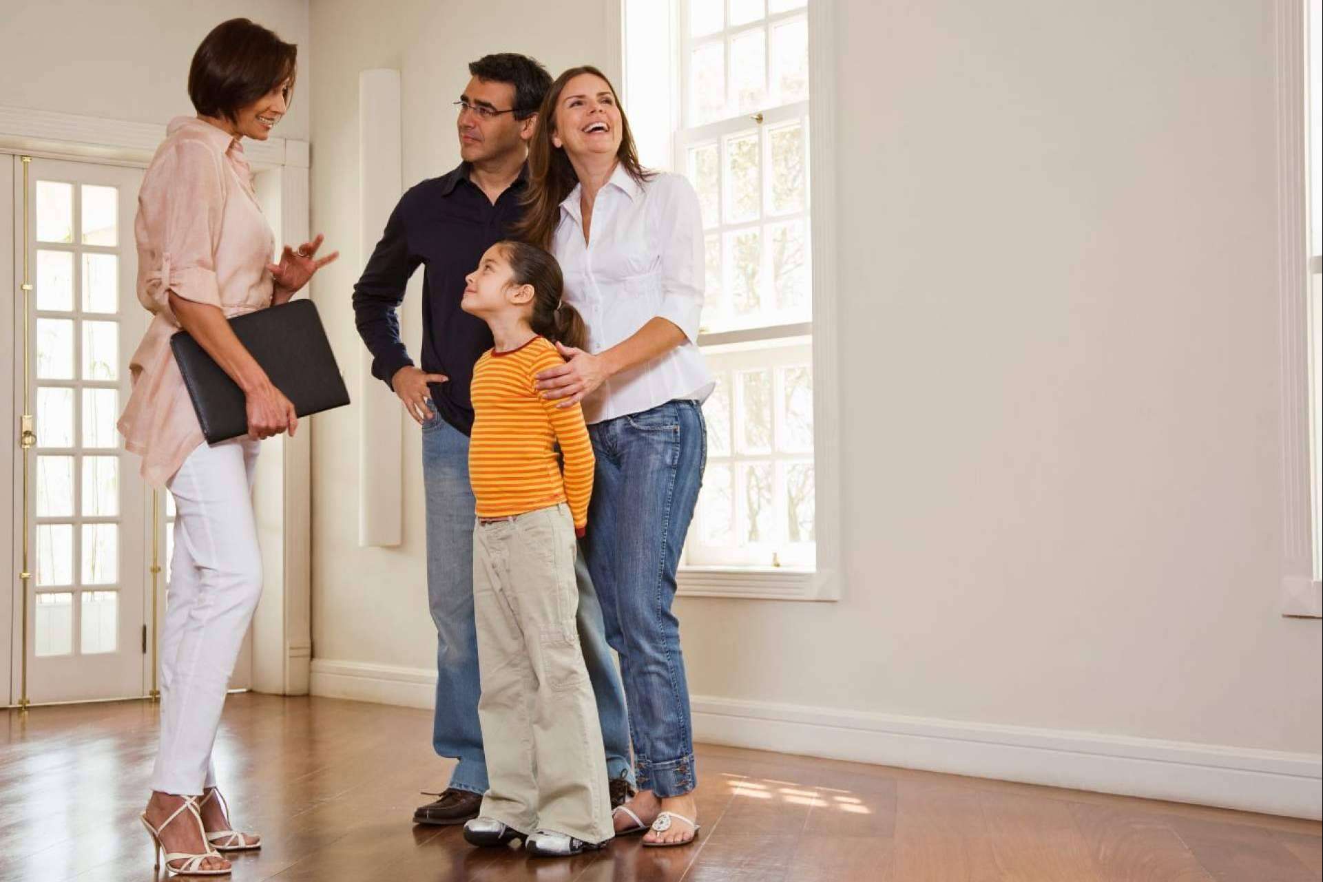 Desde la consulta inicial hasta el servicio posventa, Kensington International ofrece servicios de calidad para la venta de pisos y casas