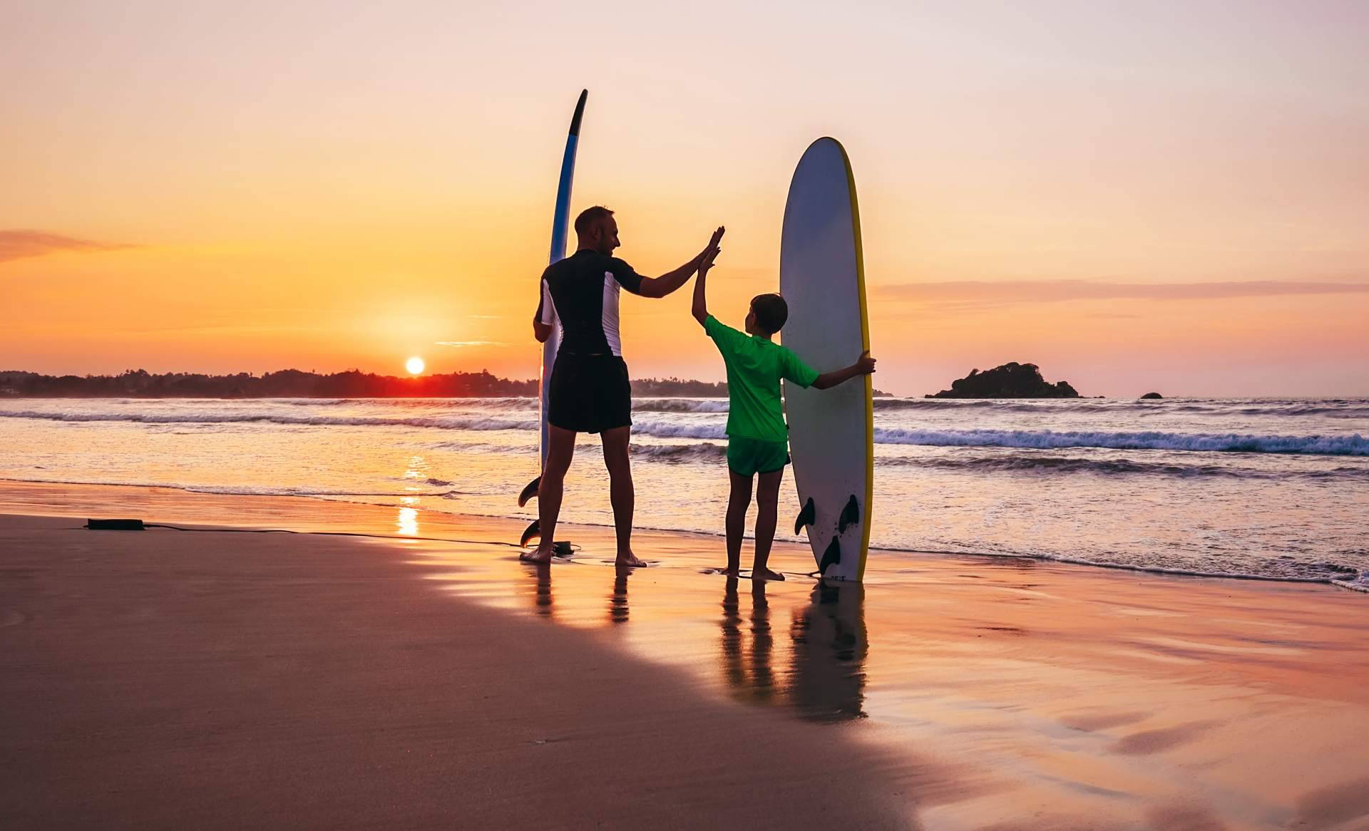 Watsay Surf School indica los beneficios del surf para niños