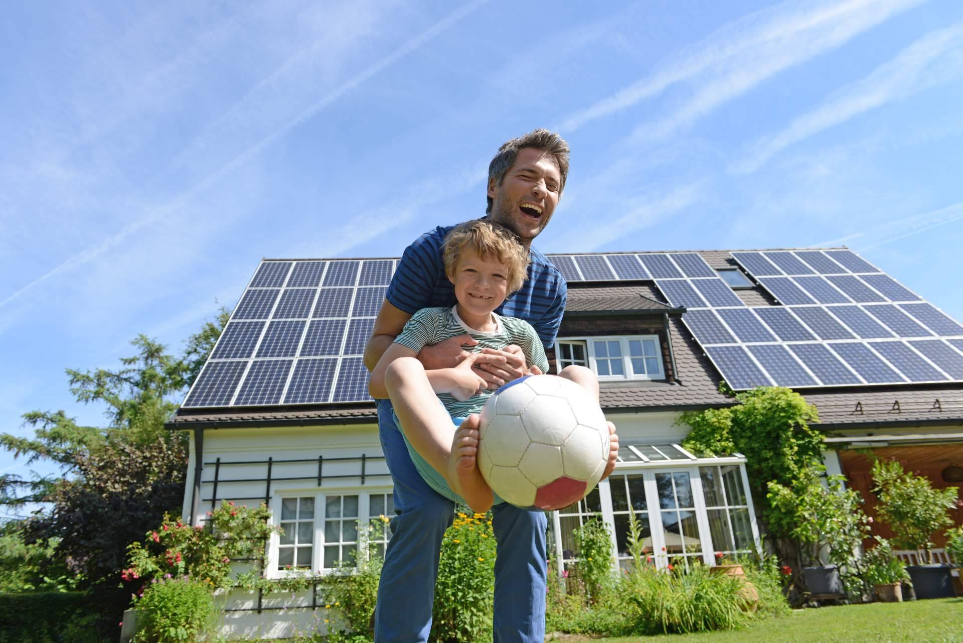 Los 10 beneficios de instalar placas solares en una vivienda en Sevilla