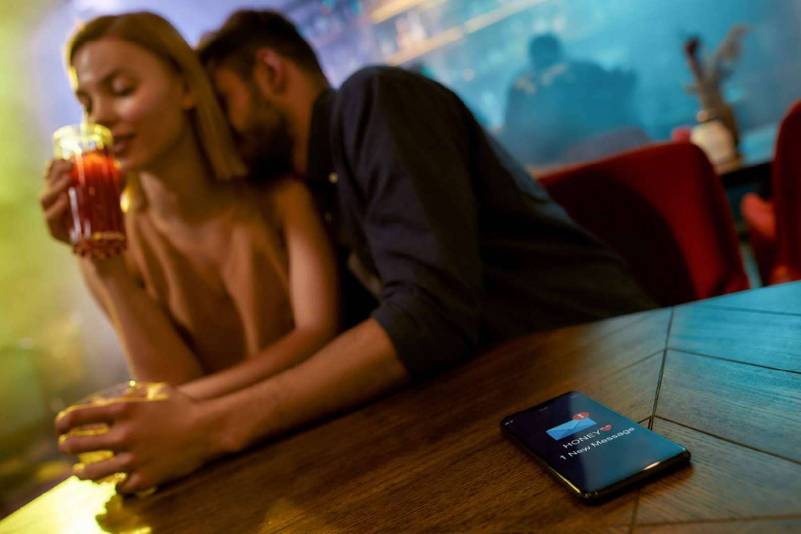 ¿Cómo activar el micrófono de otro móvil a distancia utilizando SPYPHONE?
