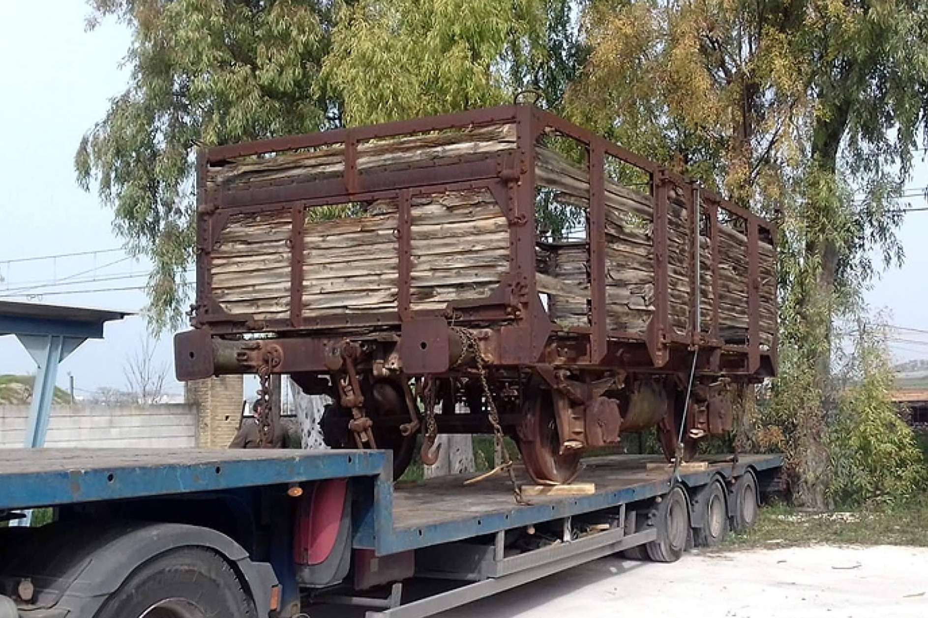 Preservación de un histórico vagón de bordes máximos por la Fundación del Patrimonio Ferroviario