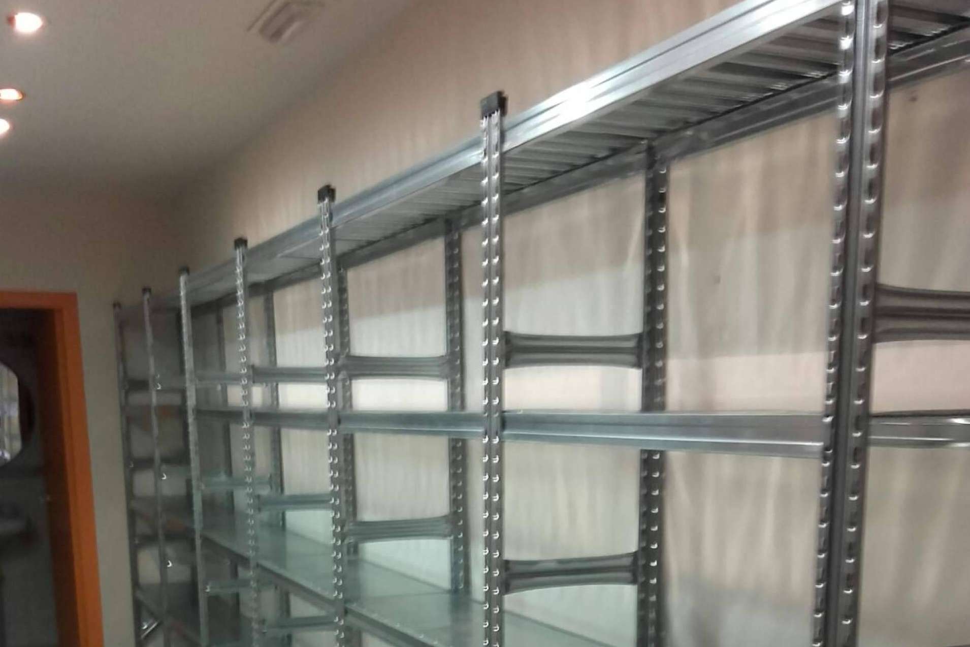 OfficeDeco muestra las estanterías metálicas perfectas para la oficina