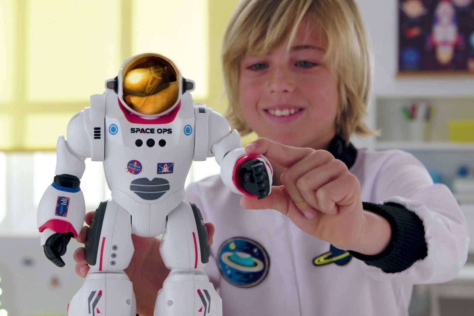El robot Charlie El Astronauta para descubrir el universo