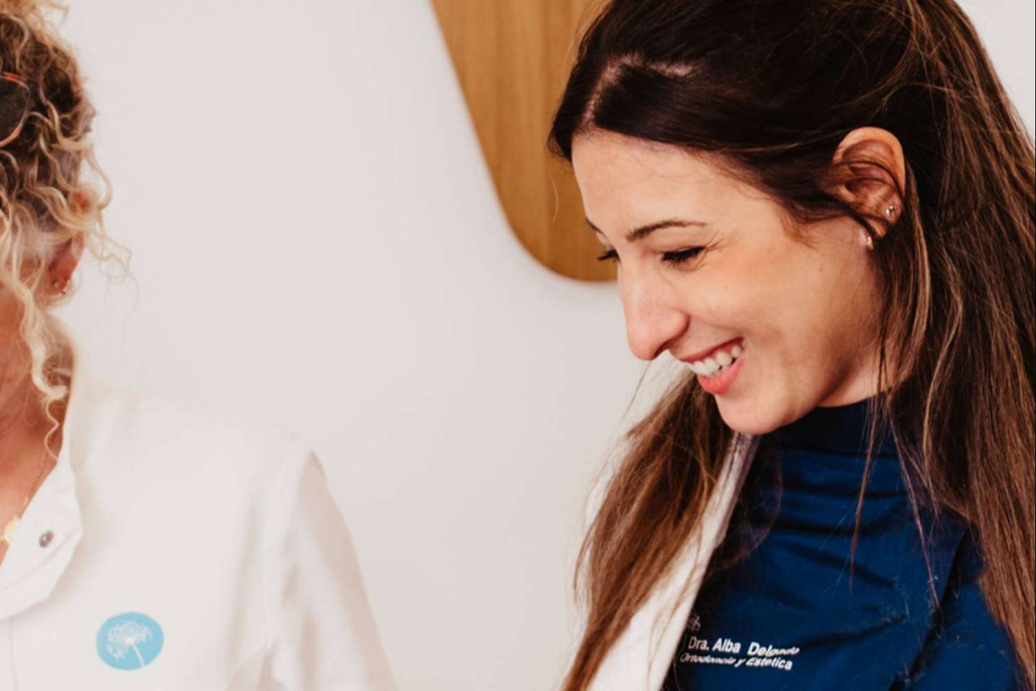 Clínica Dental Delgado indica cómo se realiza un blanqueamiento dental