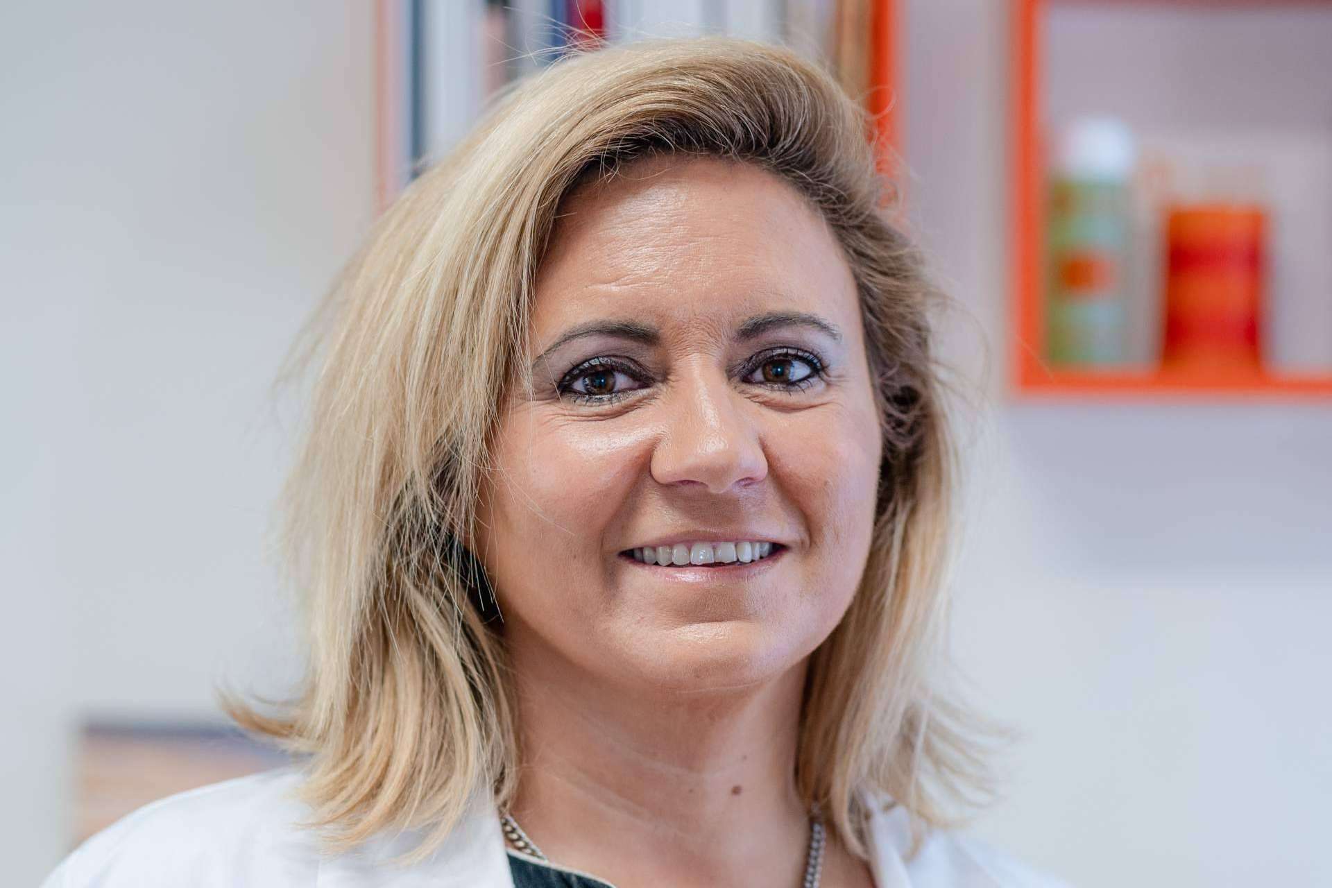 La caspa, grasa y seborrea son tres problemas dérmicos que se pueden tratar en la Clínica Capilar Laura Agrelo