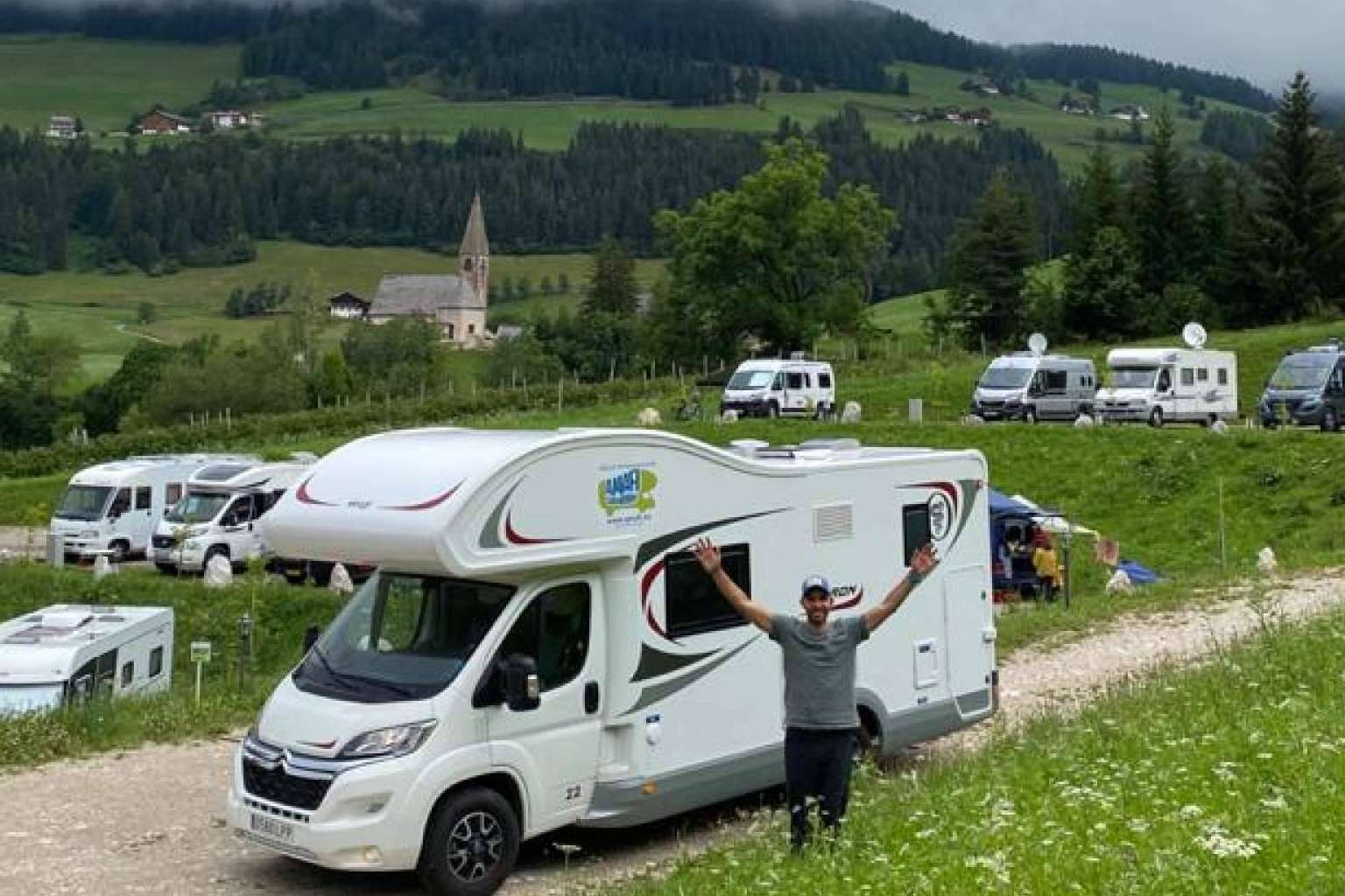Amafi Caravaning alquila varios modelos de autocaravanas a un precio económico con todo incluido