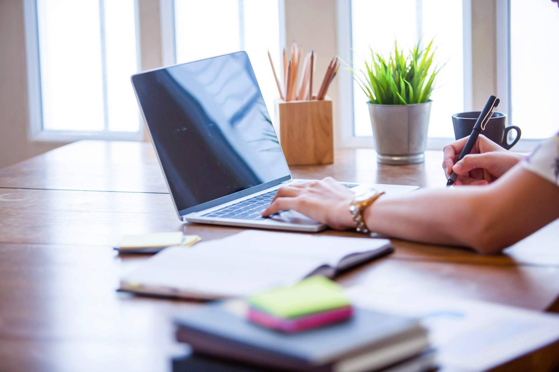 Portátiles y PCs para estudiantes, teletrabajo, compañías y oficinas de gama profesional