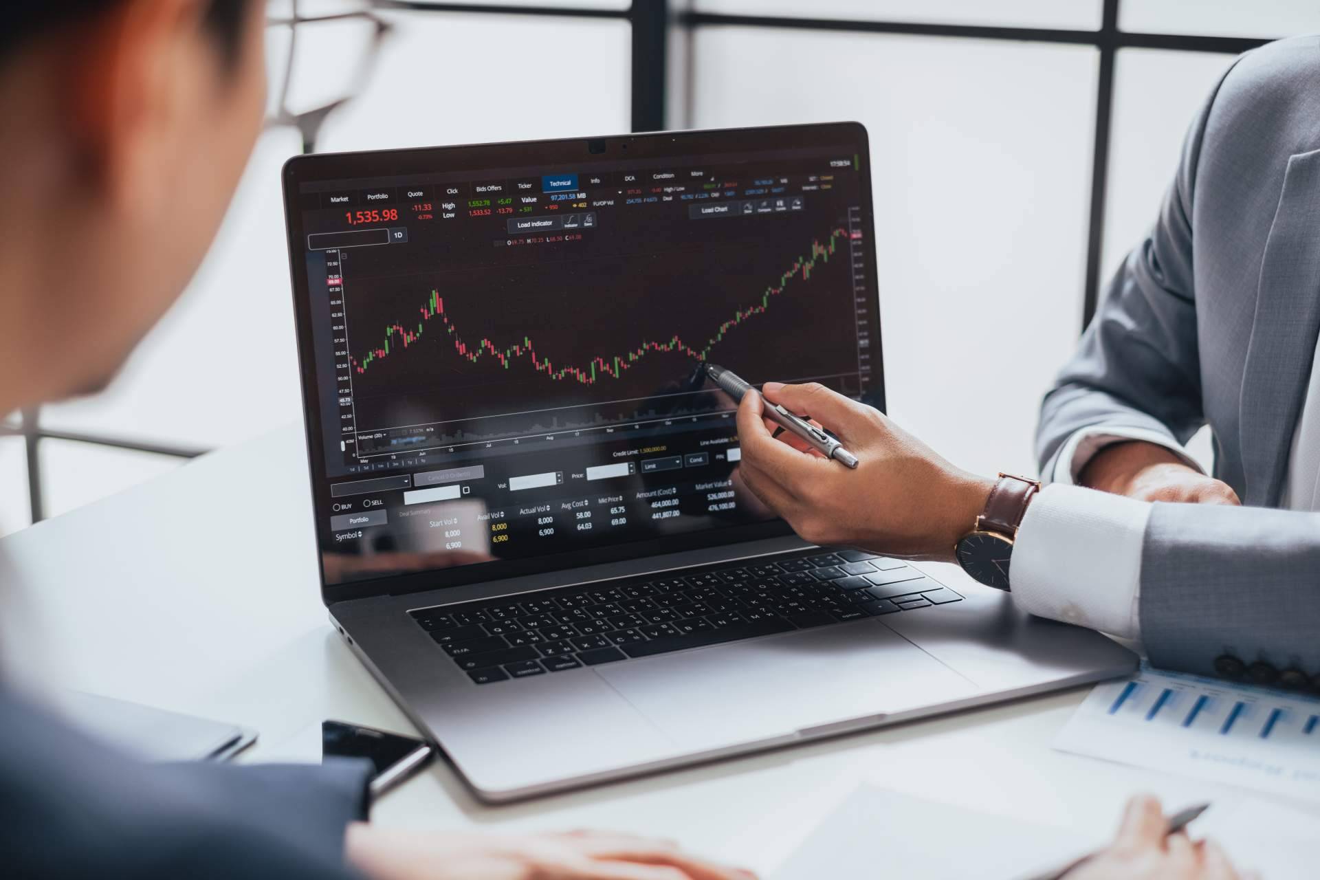 Beneficios de incluir en la empresa un comercial freelance, según NOVI mentor club