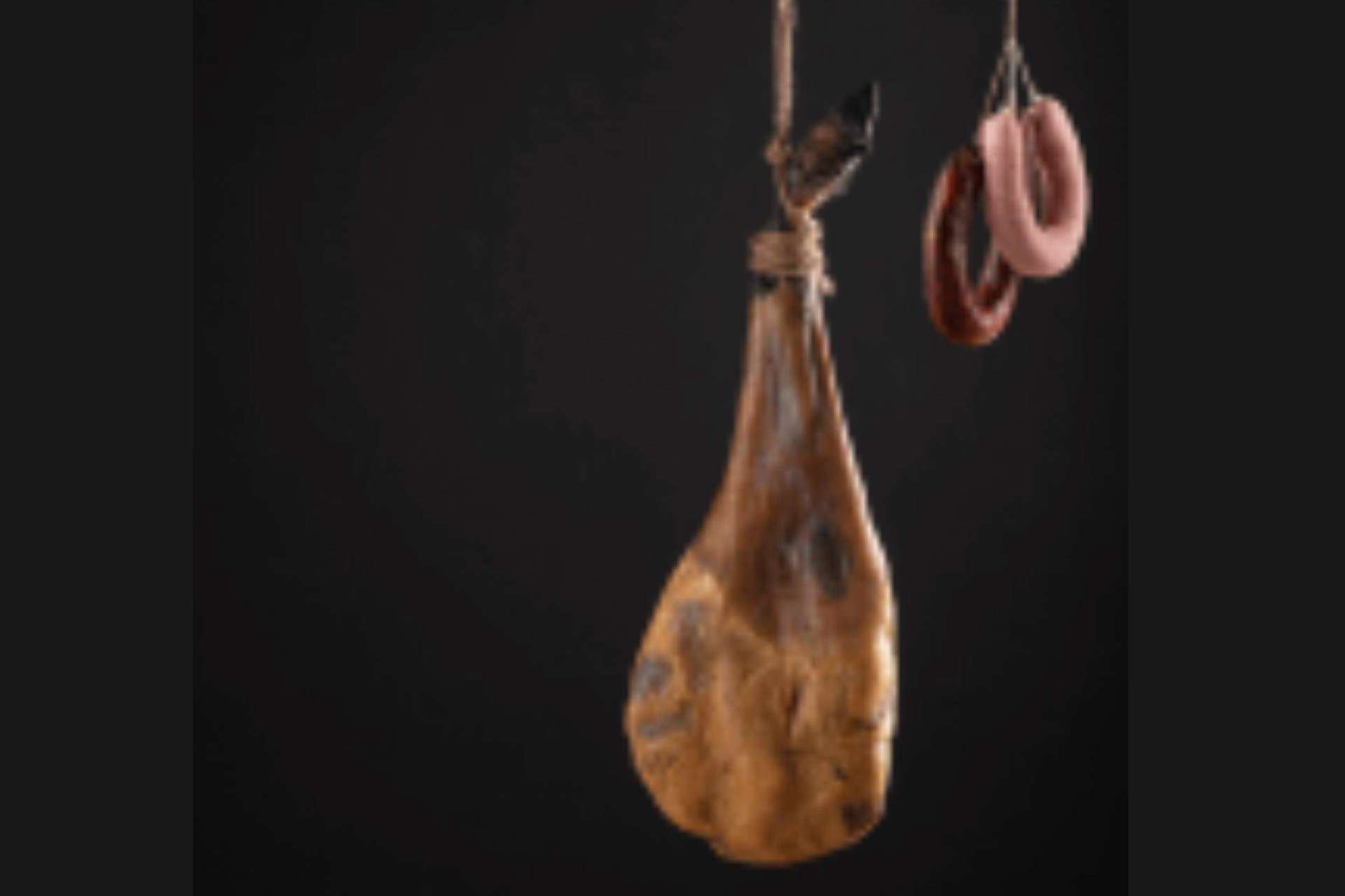 La tradición y el valor se unen en una delicada selección de embutidos artesanos de la Serranía de Ronda