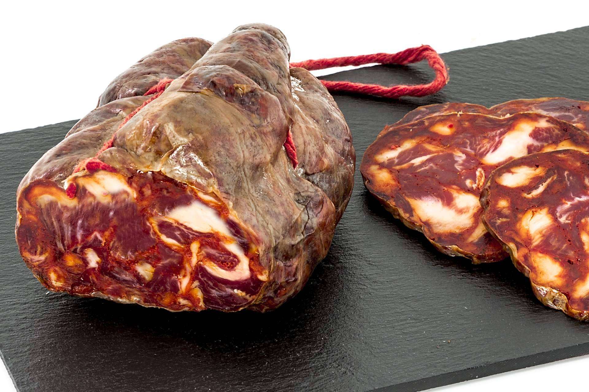 El componente estrella de Cárnicas Segundín S.L. que convertirá un encuentro casual en toda una experiencia gastronómica vital, productos ibéricos