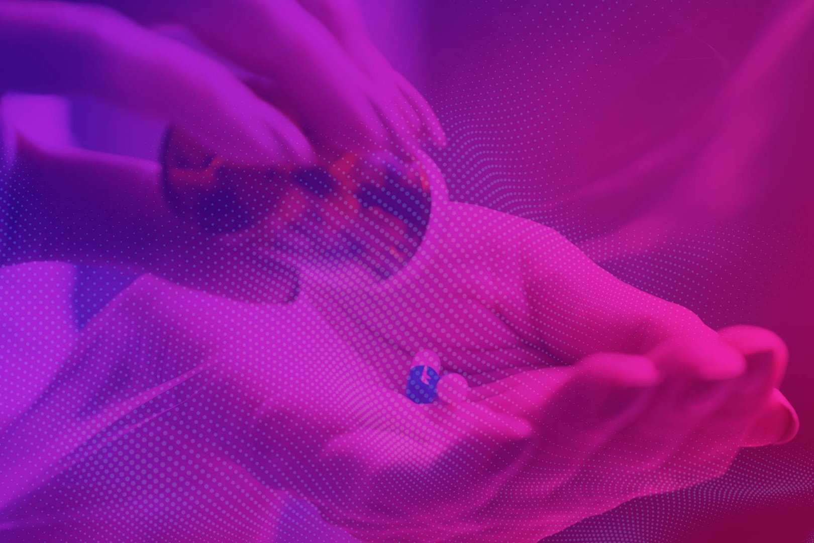 Alexander García Mallarini trata los estigmas médicos hacia el cuerpo femenino en su nuevo cortometraje The Female Side Effect
