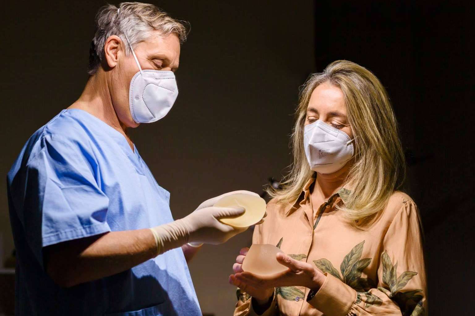 El Dr. Alzaga, un experto de referencia en cirugía de reducción de pecho