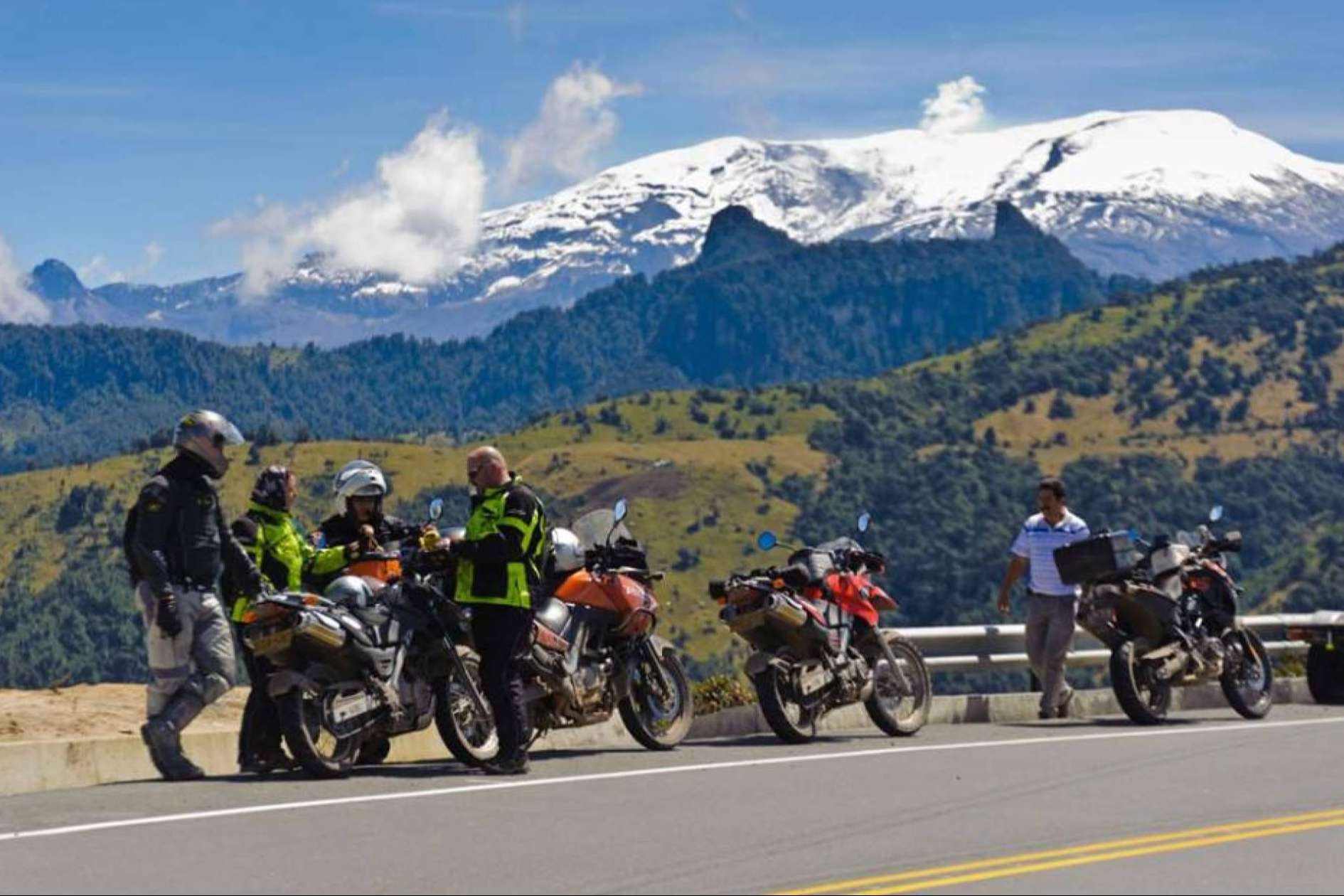 Motorbeach Viajes organiza viajes en moto para disfrutar de la belleza natural de Colombia