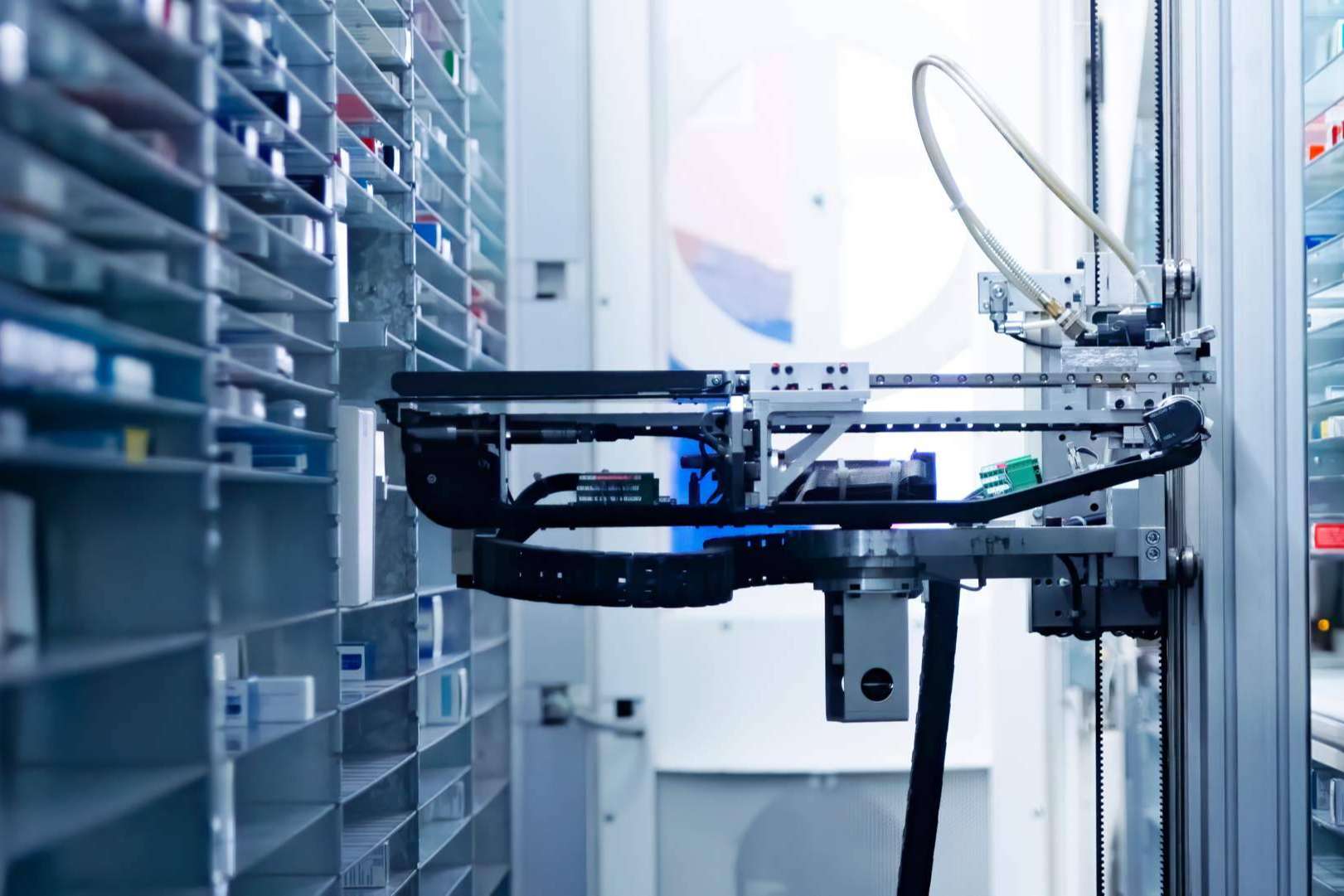 ¿Cuáles son los beneficios de automatizar una farmacia con robots?, de la mano de Grupo Farma10