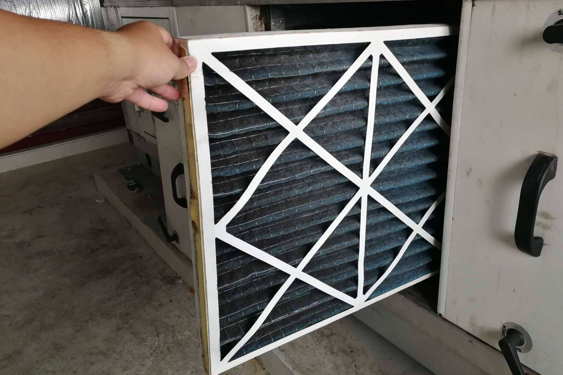 Instalar un sistema de purificación de aire aporta distintas ventajas a los negocios