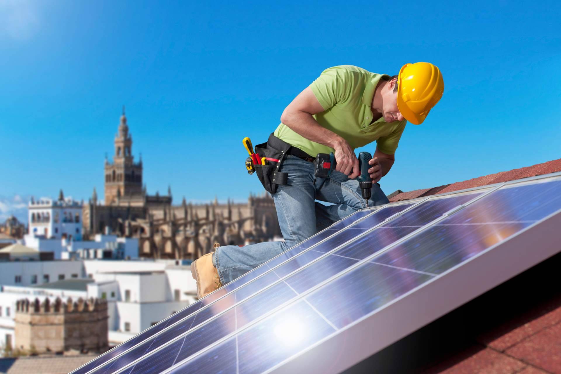 Rentabilizar el espacio poniendo placas solares en un solar