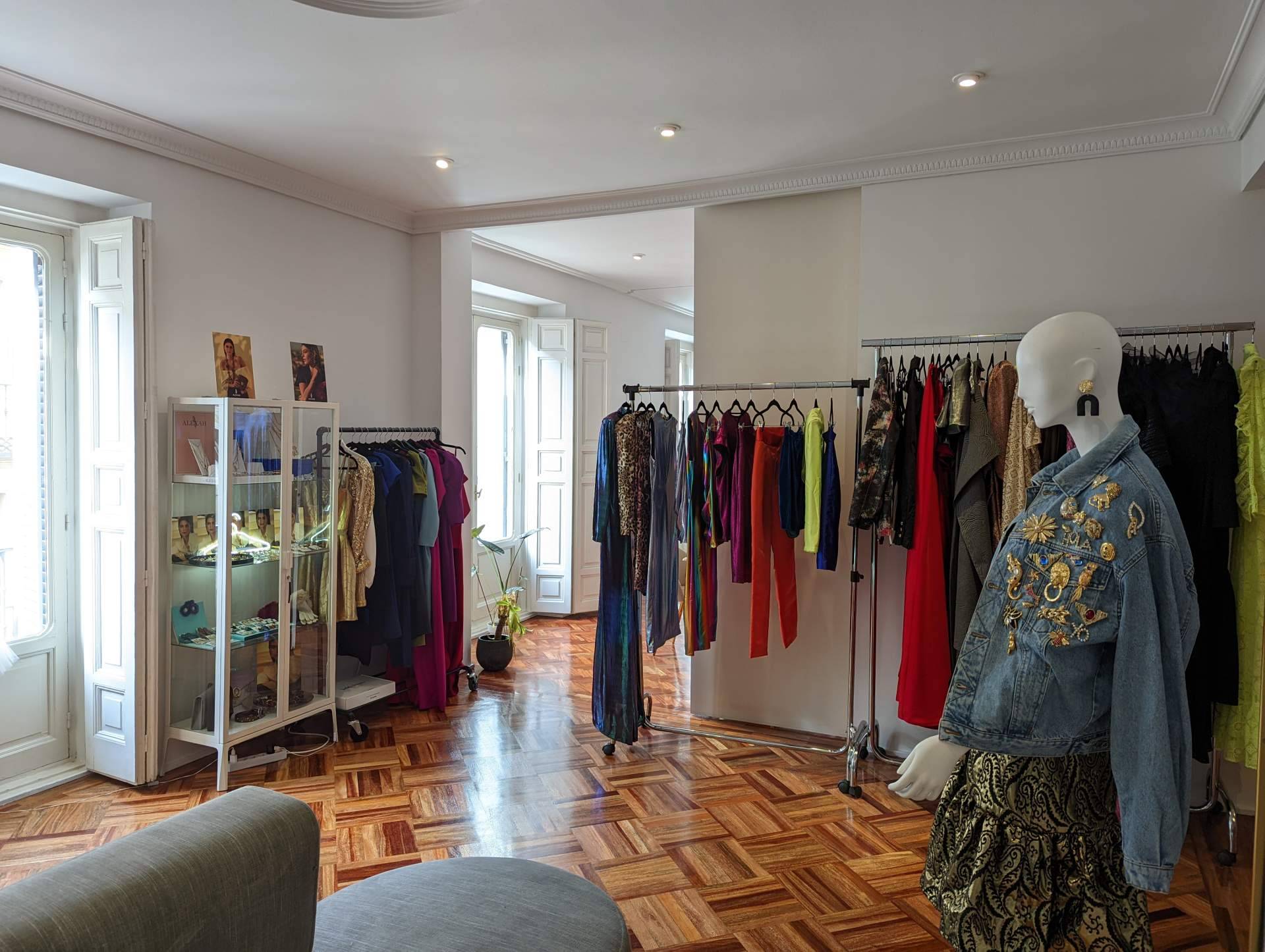 ¿En qué consiste un showroom y cuál es su aplicación en el mundo de la moda?, con No Solo Una Idea