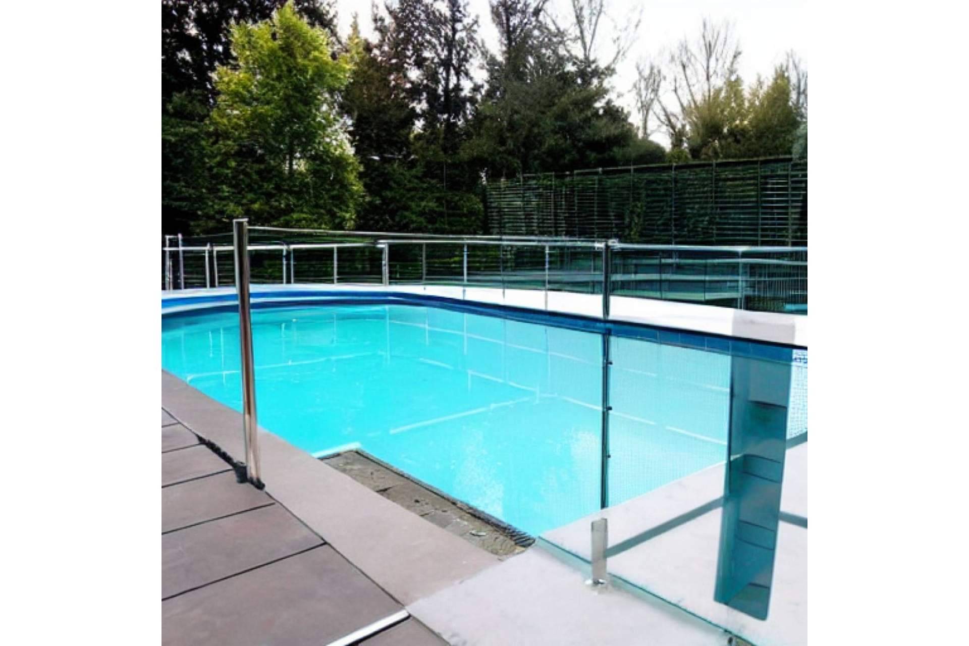 Las vallas de piscina son clave para la seguridad de los miembros del hogar, por Barmet