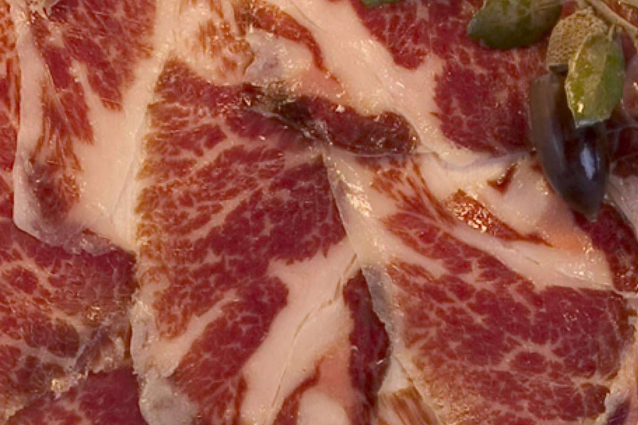 Los beneficios del jamón ibérico de bellota para la salud cardiovascular, por País de Quercus