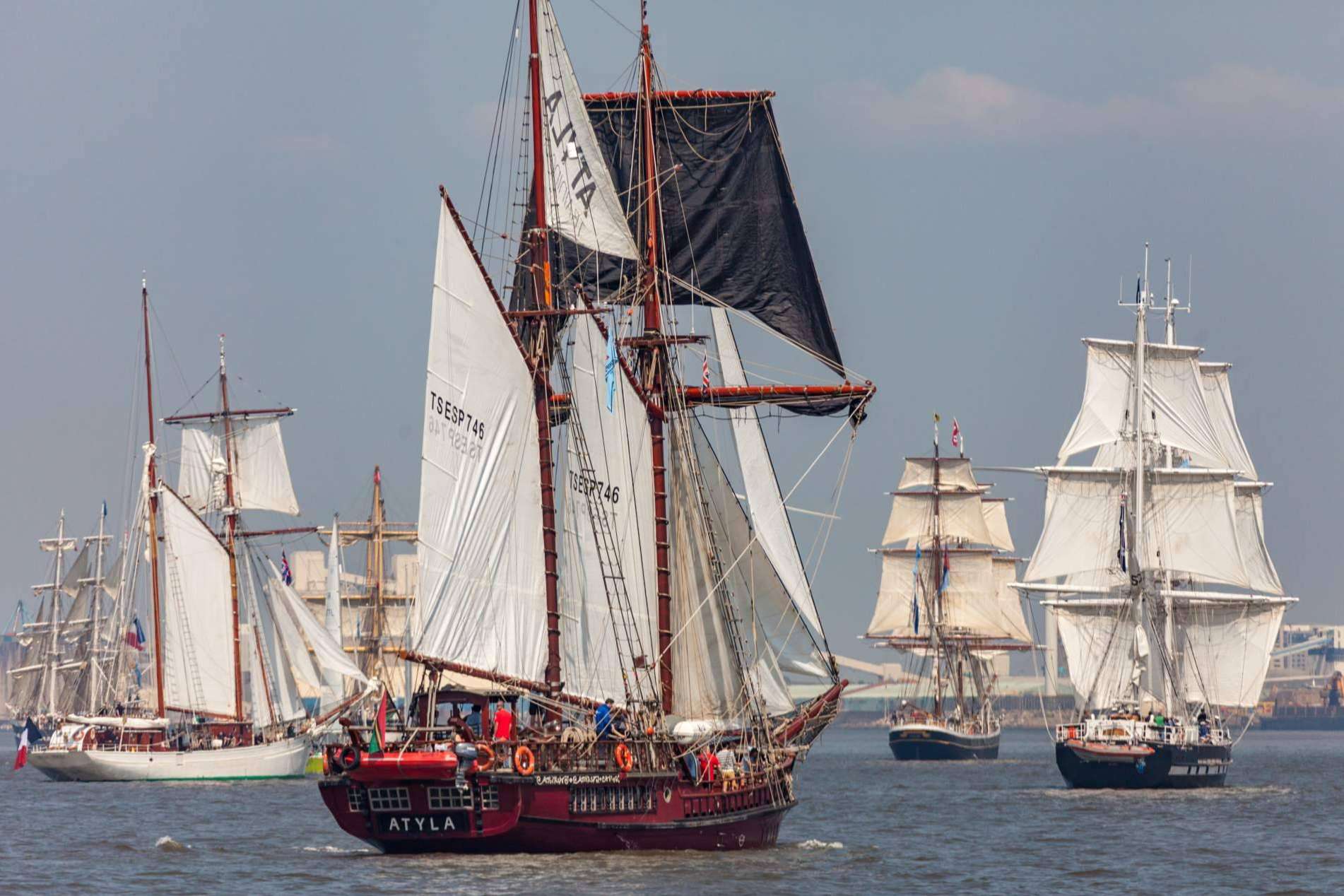 Ya se han confirmado los primeros barcos para la regata de grandes veleros 2023 en Coruña y Cádiz