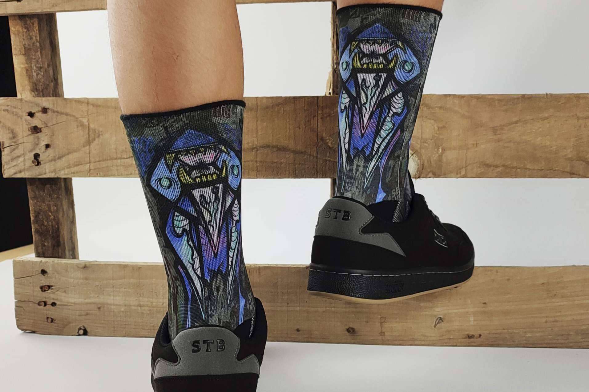 Crear calcetines tie dye únicos de la mano de ISOKISI