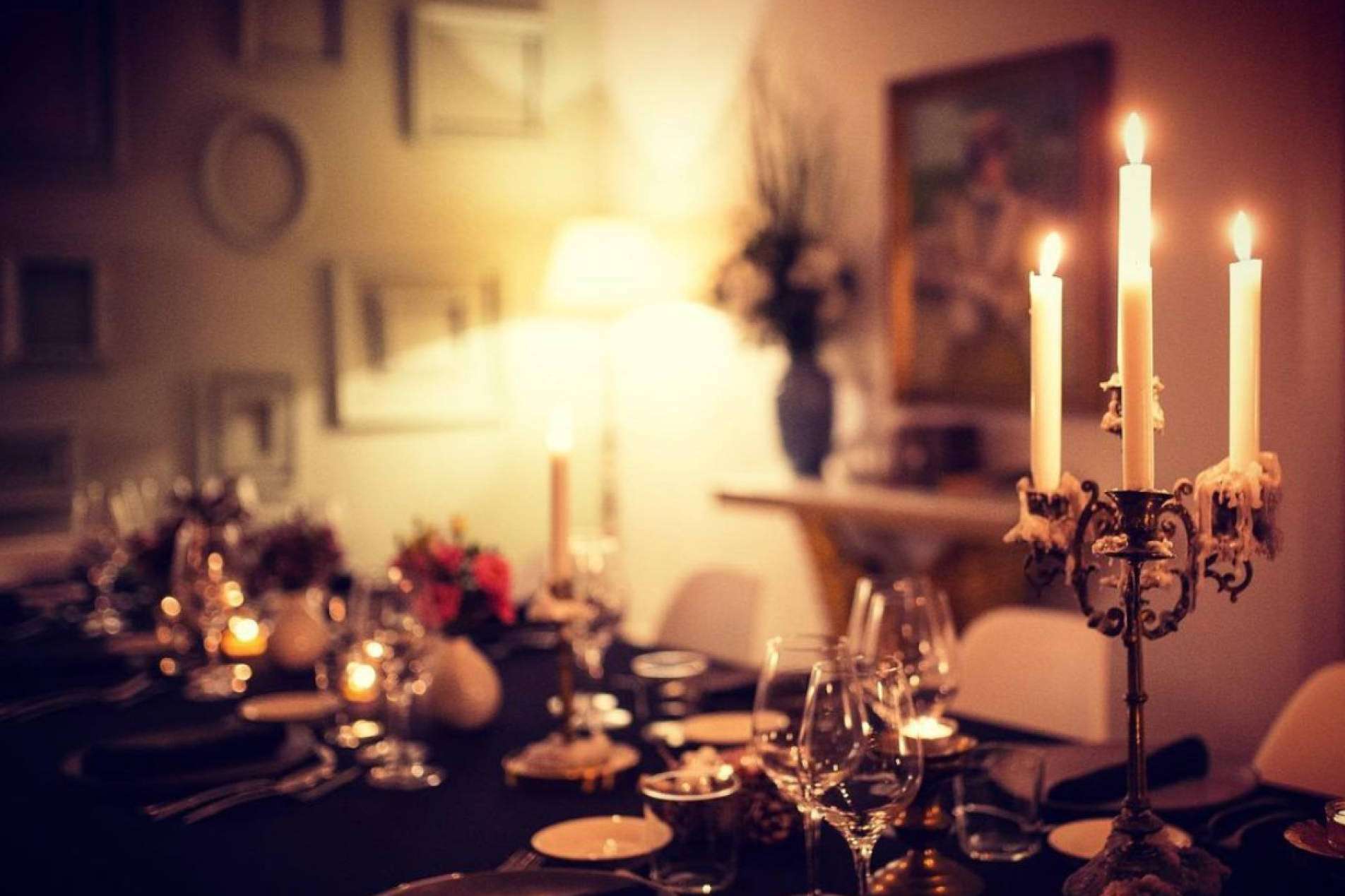 Gastroshows organiza la cena clandestina; un evento en el que los comensales no conocen el restaurante en el que comerán