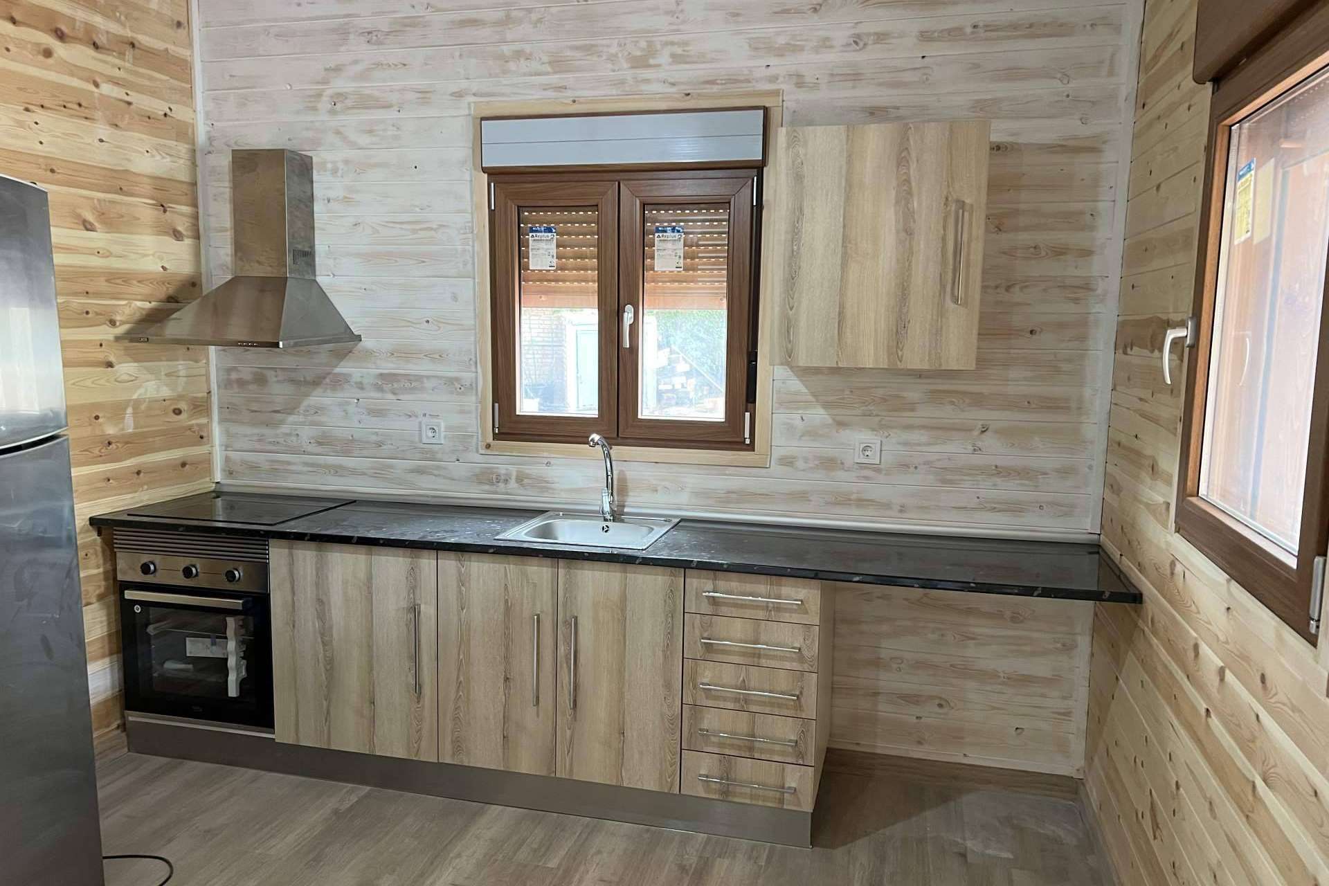 La empresa centrada en la construcción e instalación de estructuras de madera, Delmader