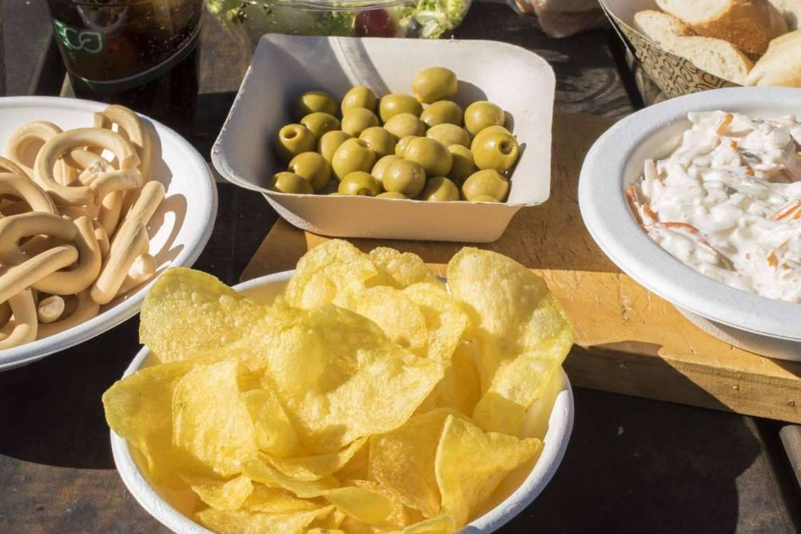 Distribución de envases compostables para el canal HORECA, con Ecofami