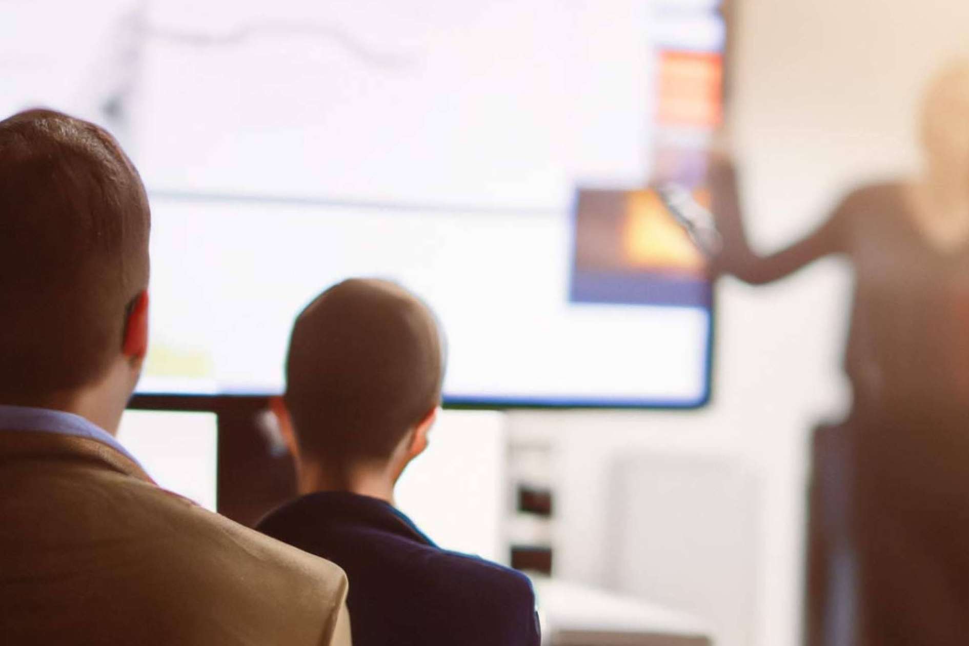 Beneficios de contar con una pizarra digital interactiva en las escuelas o universidades