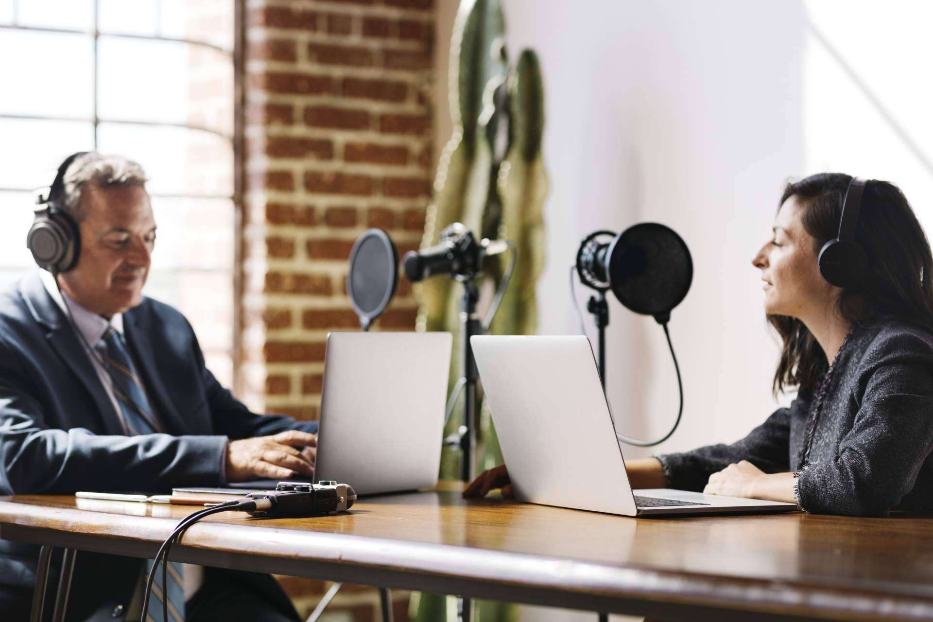 La importancia de las entrevistas en pódcasts para construir su autoridad y credibilidad