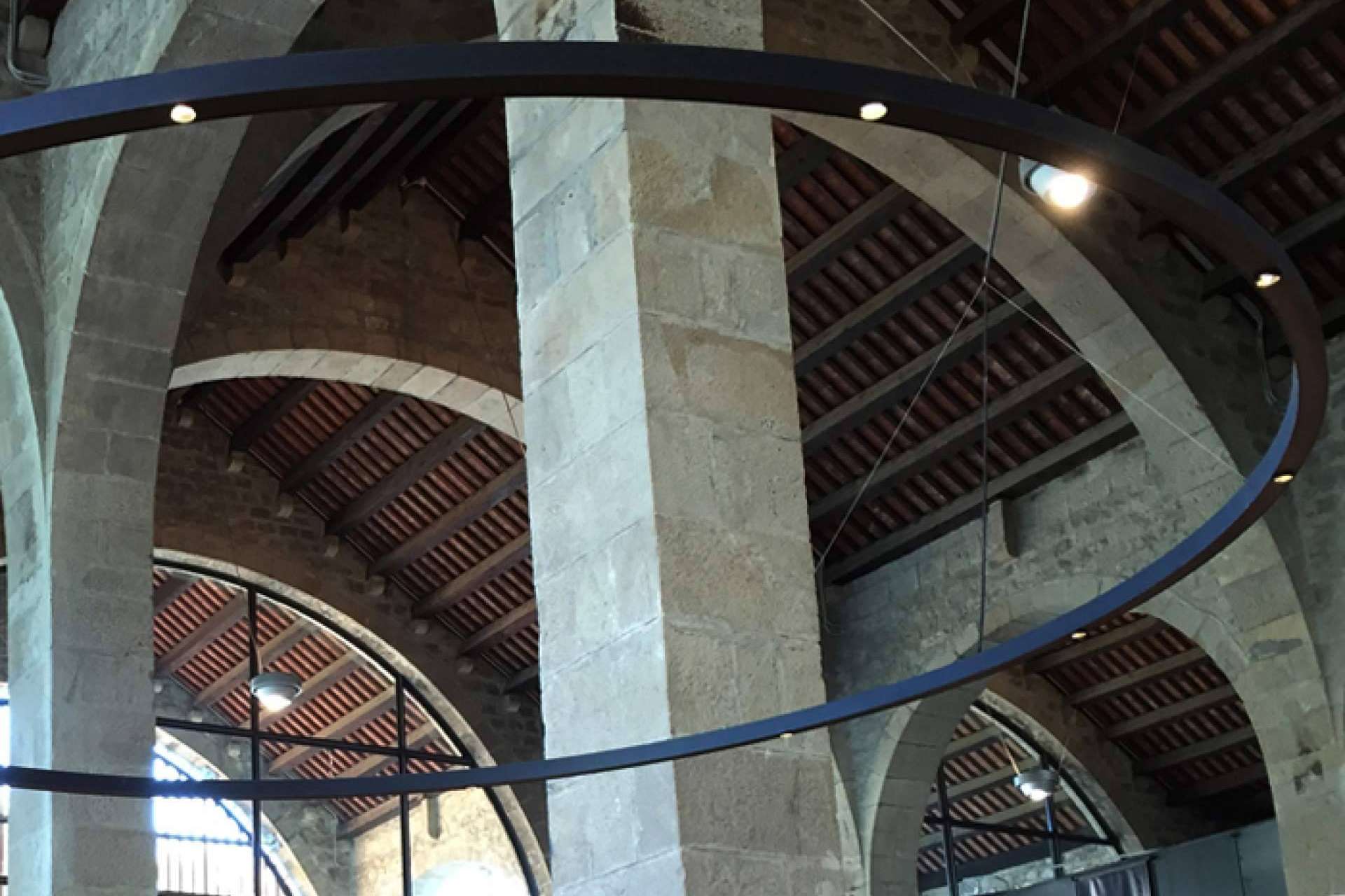 Lámparas gigantes para despuntar en proyectos, disponibles en TR Huge