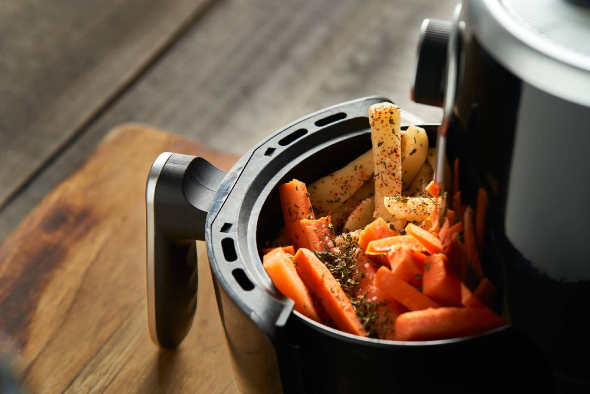 Cocinar de manera saludable y sin grasa con las freidoras de aire de Productalia.com