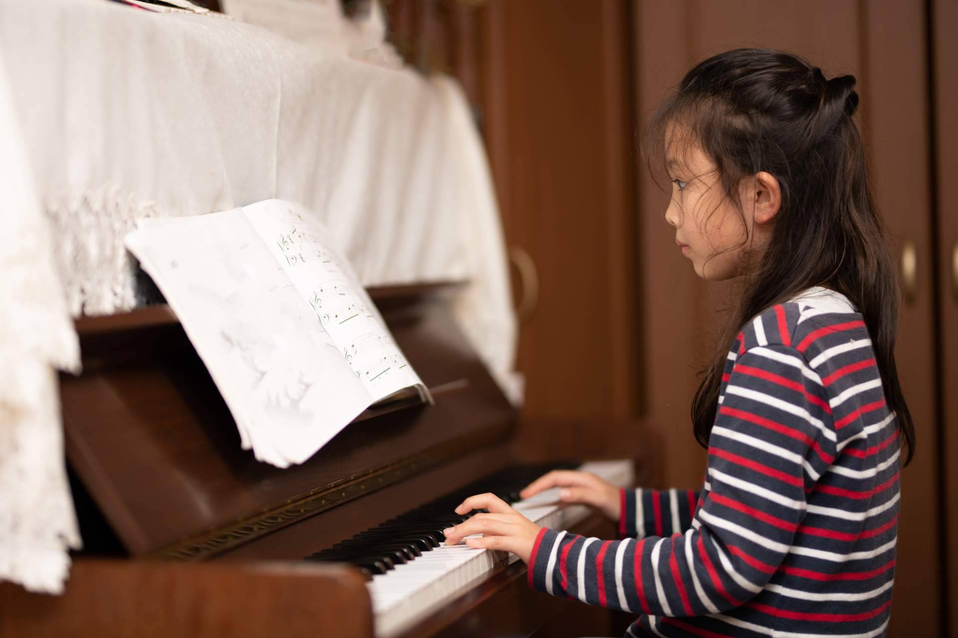 Clases de música online, con Música y Maestro