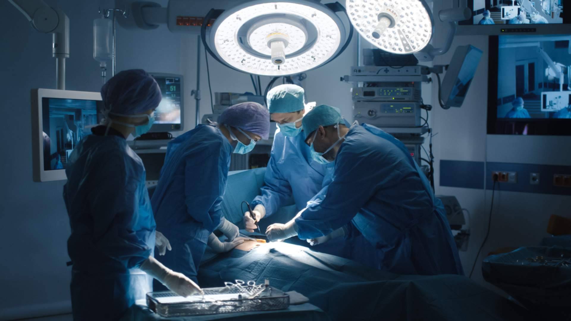Entrevista al doctor Javier Martínez Pascuas, experto en cirugía general y digestiva Barcelona