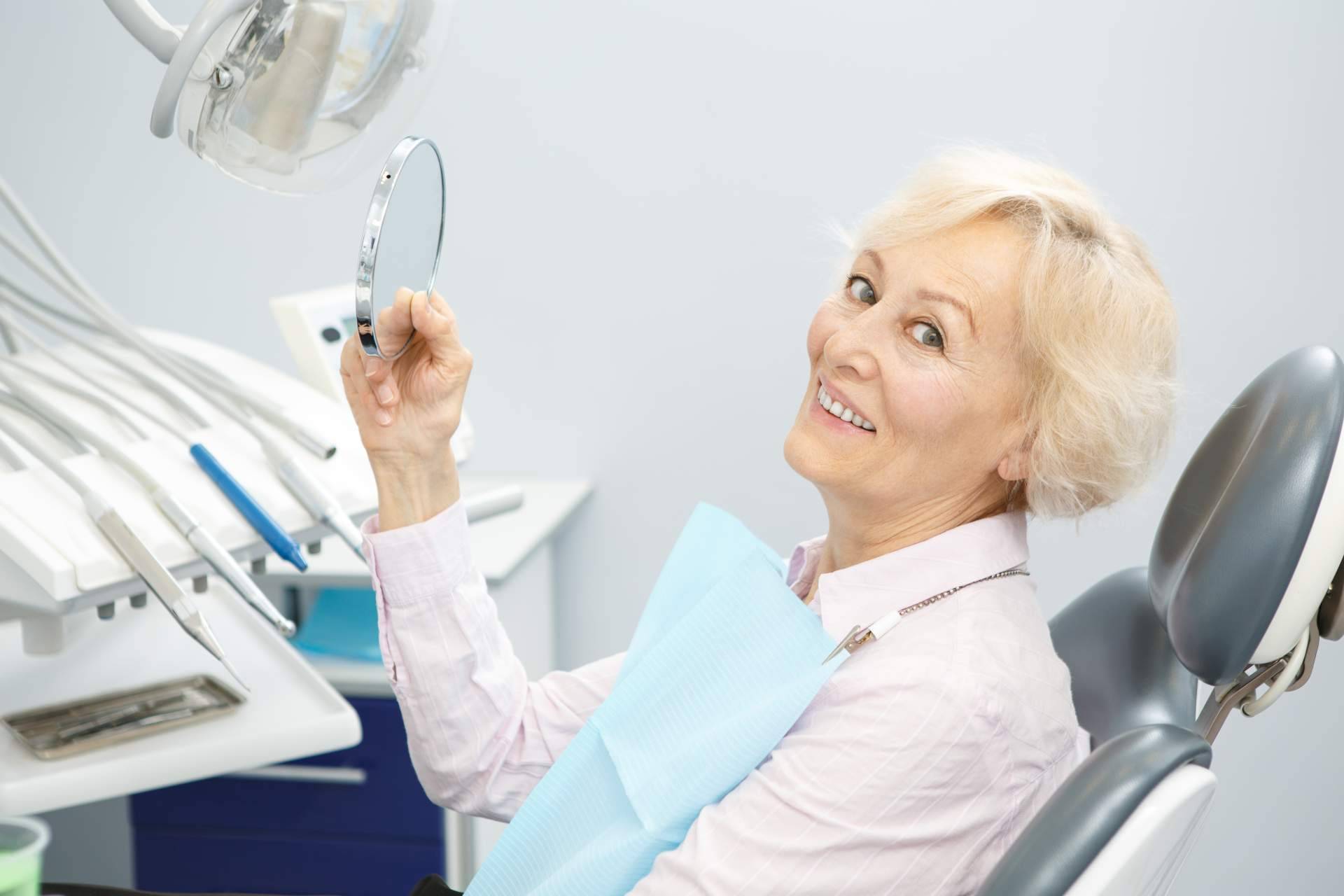 ¿Cuáles son las características y beneficios de los Implantes All-on-4?